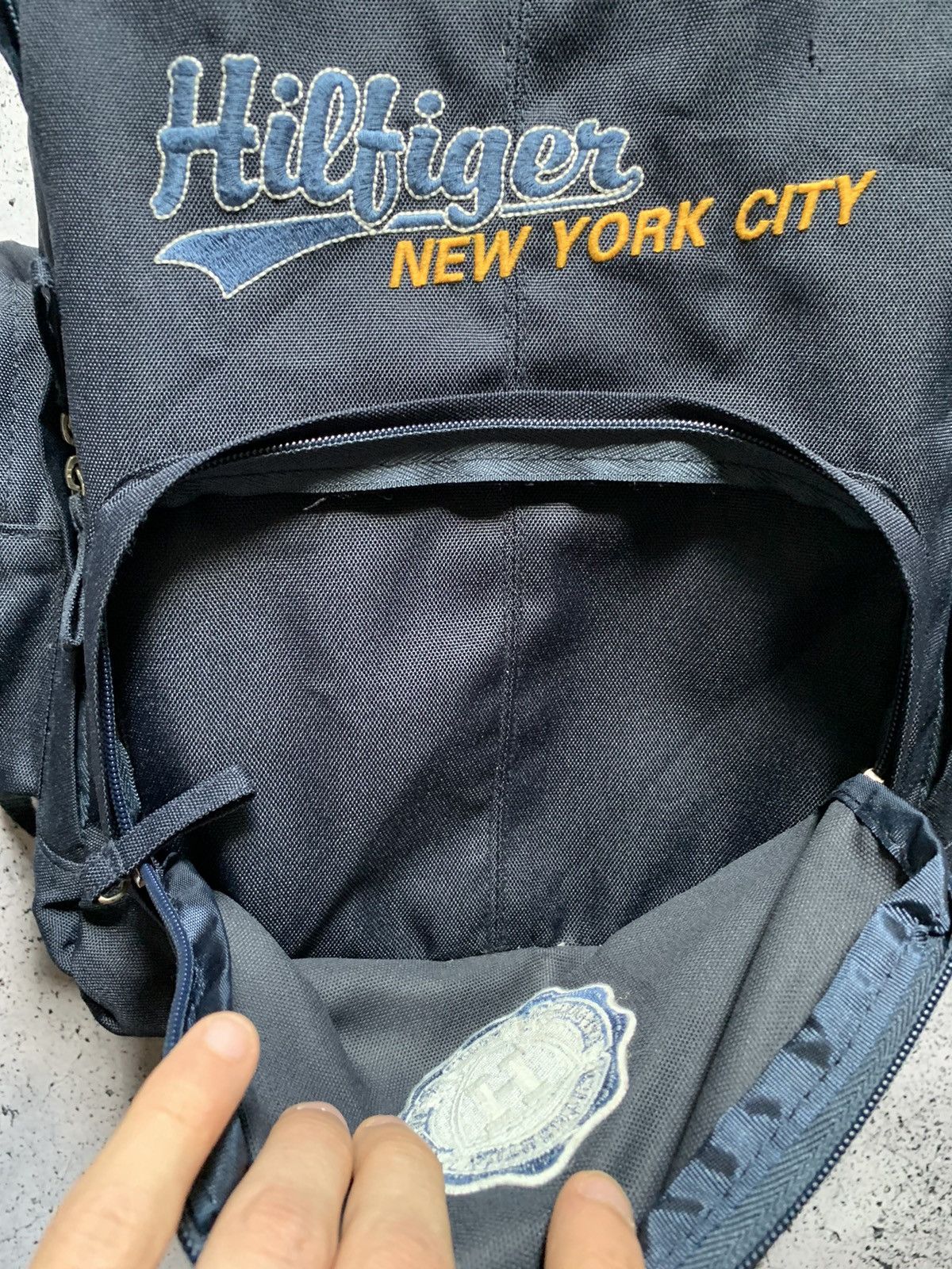 Tommy Hilfiger × Vintage Vintage Tommy Hilfiger Backpack Big Logo Bag Outdoor USA Size ONE SIZE - 13 Thumbnail