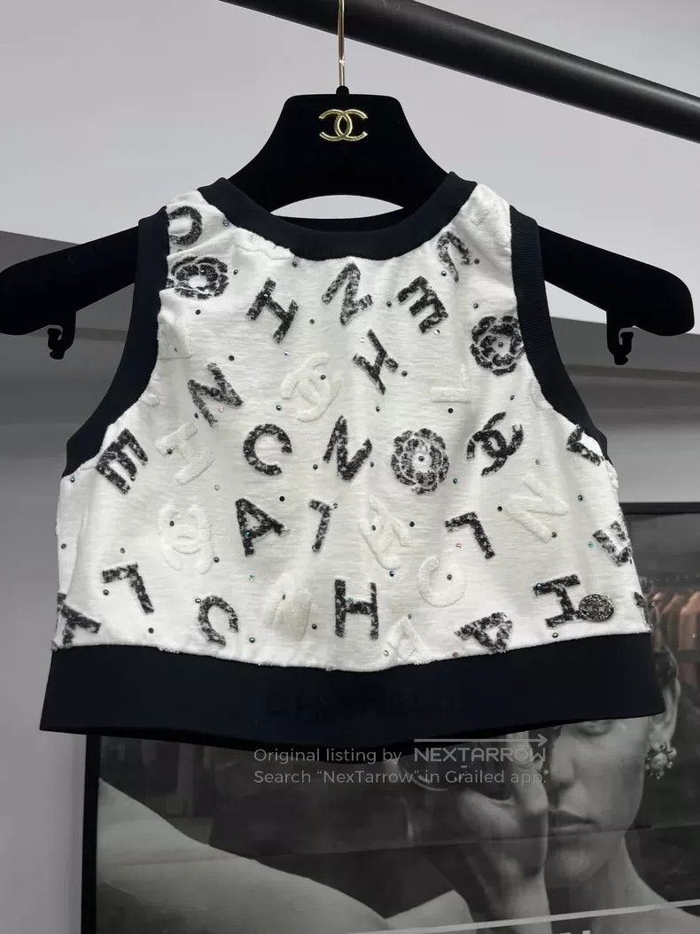 Chanel Chanel Black and white embossed logo vest Size S / US 4 / IT 40 - 1 Thumbnail