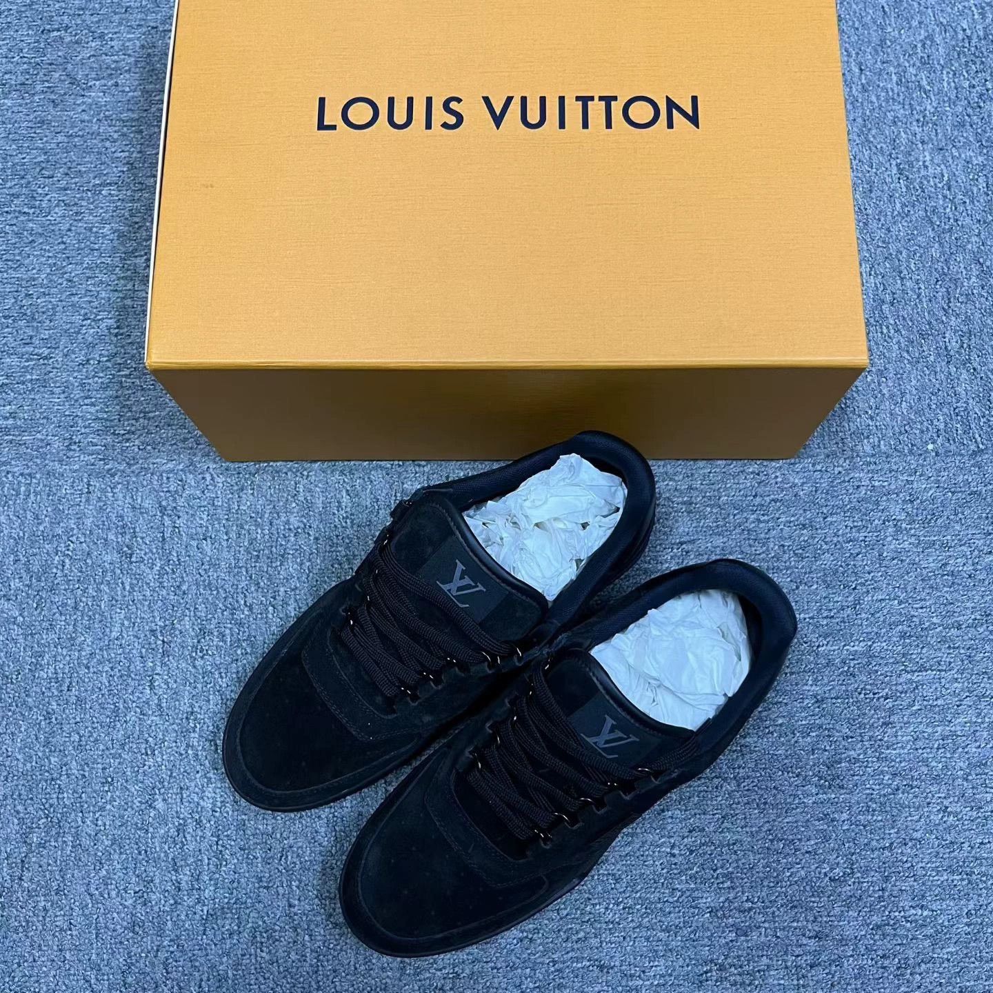 Louis Vuitton louis vuitton black low-top casual shoes Size US 7 / EU 40 - 1 Thumbnail