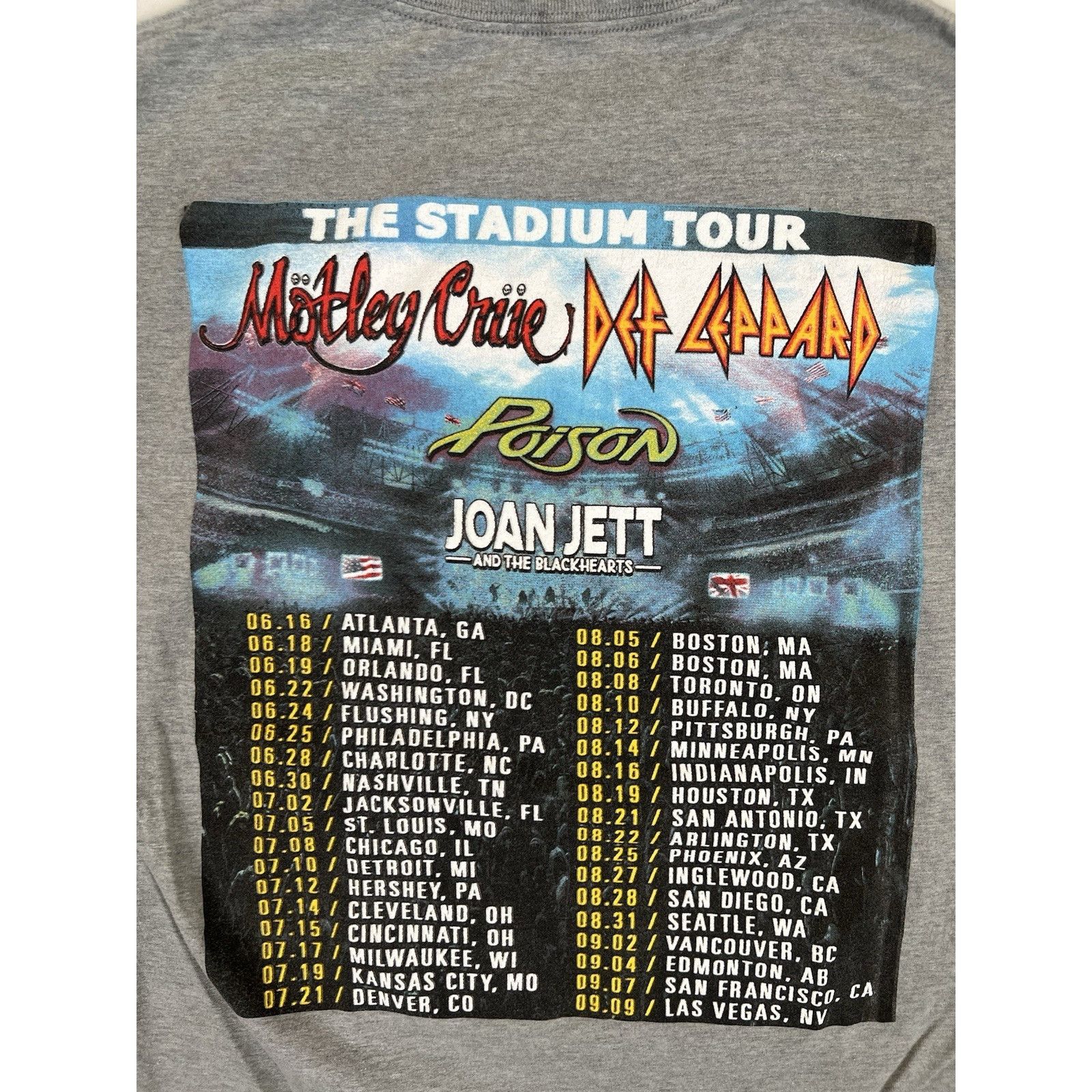 Fruit Of The Loom Motley Crue 2022 Tour T-Shirt Size M Def Leppard Poison Size US M / EU 48-50 / 2 - 8 Thumbnail
