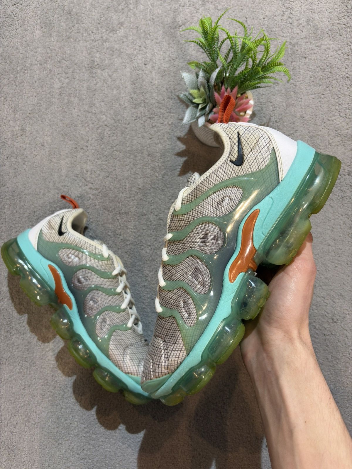 Nike Nike Air Vapormax Plus White Aurora Green 924453-107 Size US 10.5 / EU 43-44 - 2 Thumbnail