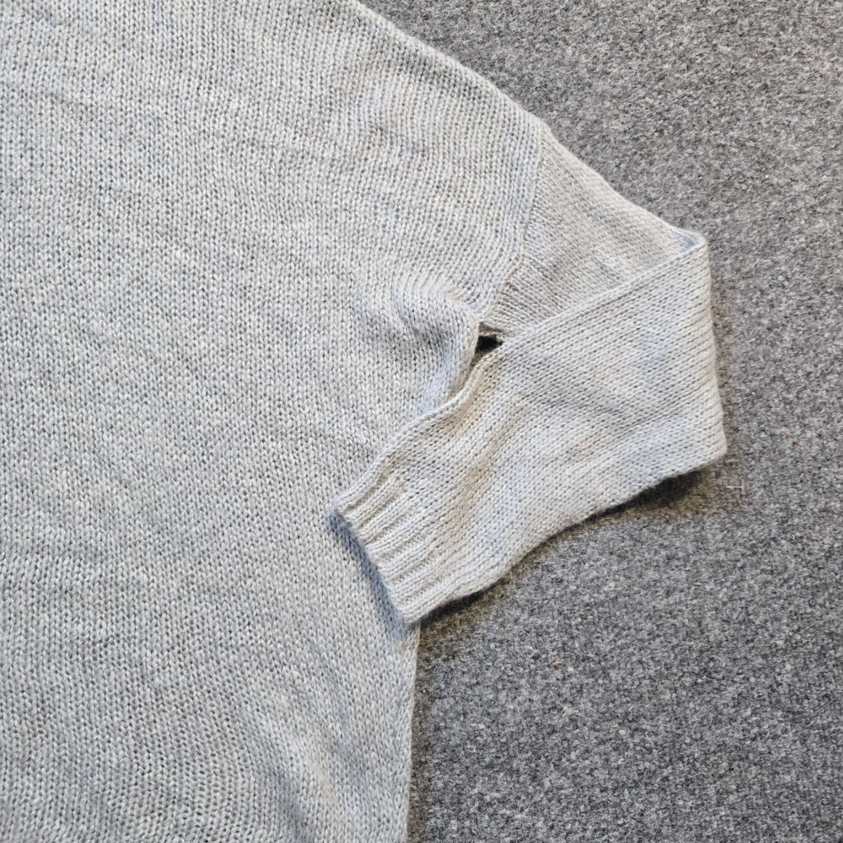 Vintage Wooden Ships Sweater Womens Medium Gray Mohair Wool Oversized Boxy Top Pullover V-Neck Long Sleeve Casual Workwear Fall Winter Womens Size M / US 6-8 / IT 42-44 - 3 Thumbnail