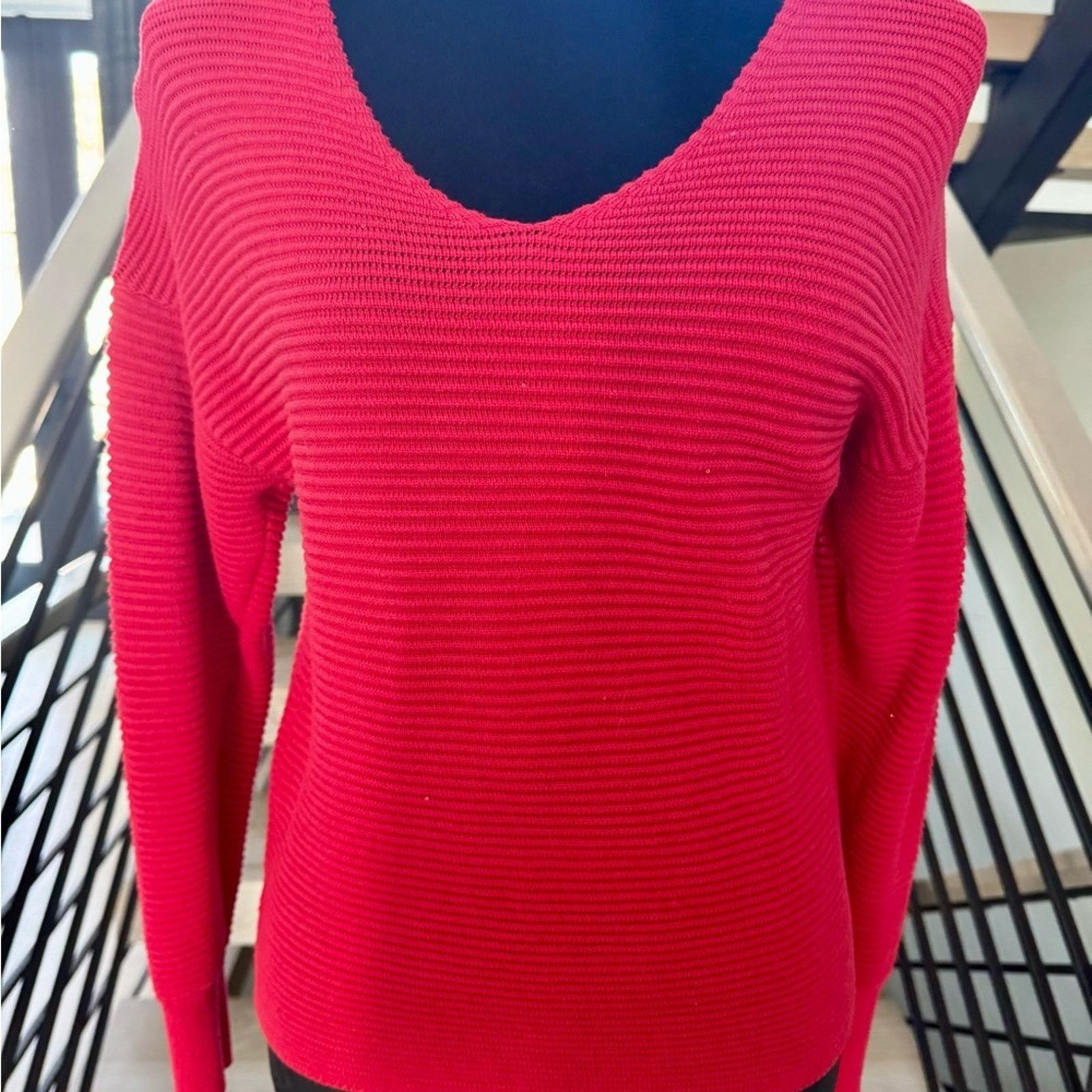 Tommy Bahama New Tommy Bahama Women's V-Neck Sweater in Red size S Size S / US 4 / IT 40 - 2 Thumbnail