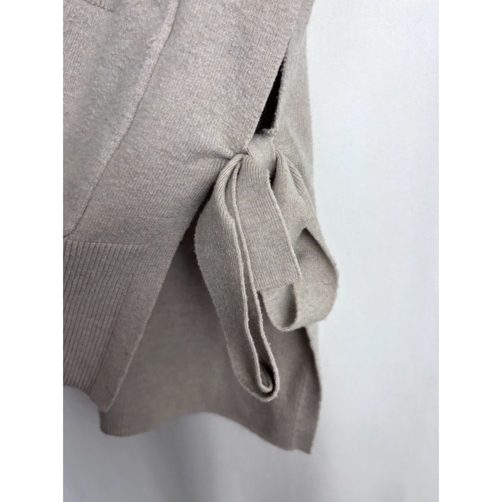Anthropologie Anthropologie Cardigan Womens M Beige Merino Wool 3 Button Knot Sweater Size M / US 6-8 / IT 42-44 - 7 Thumbnail