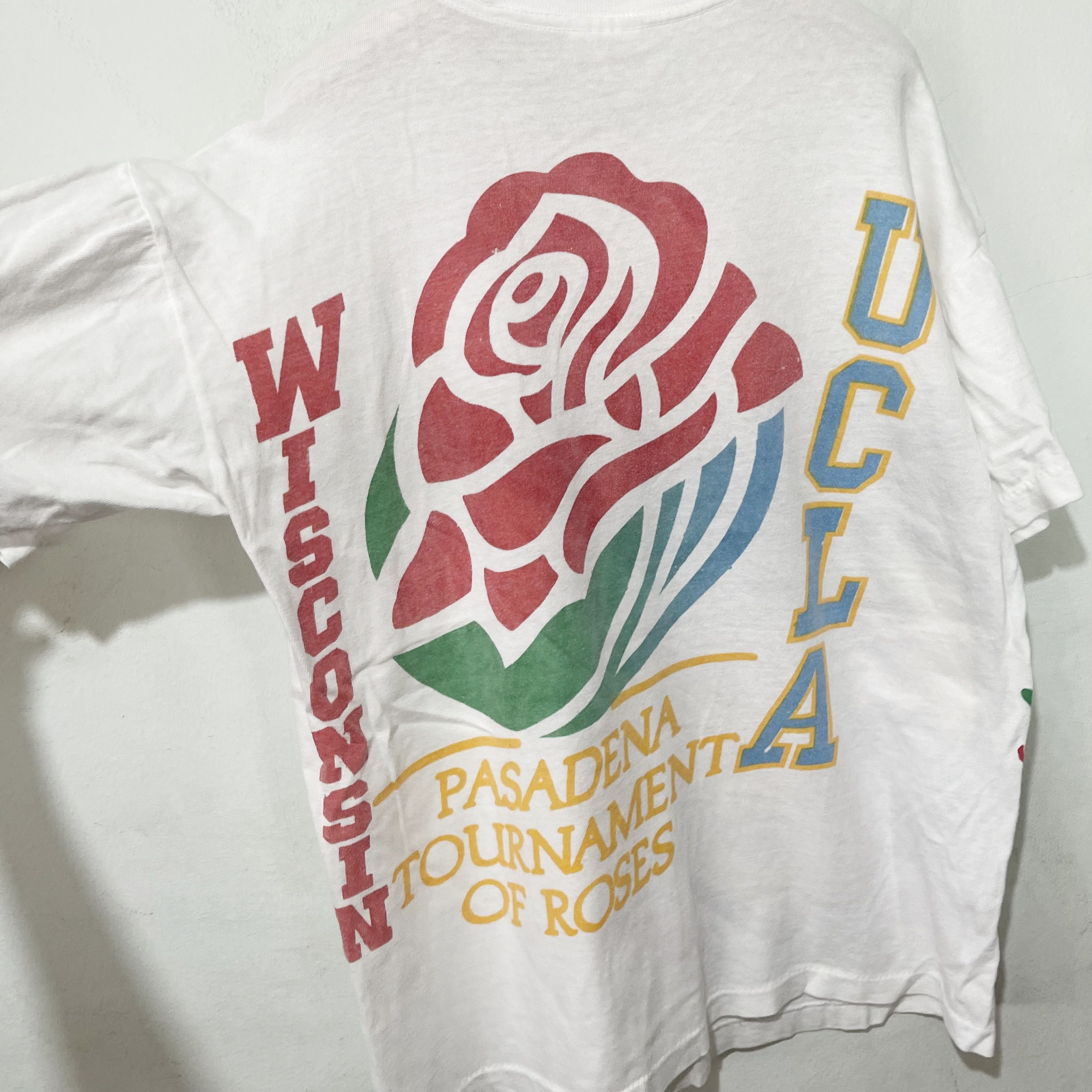 NCAA Vintage 1994 UCLA Wisconsin Rose Bowl T-Shirt Size US L / EU 52-54 / 3 - 4 Thumbnail