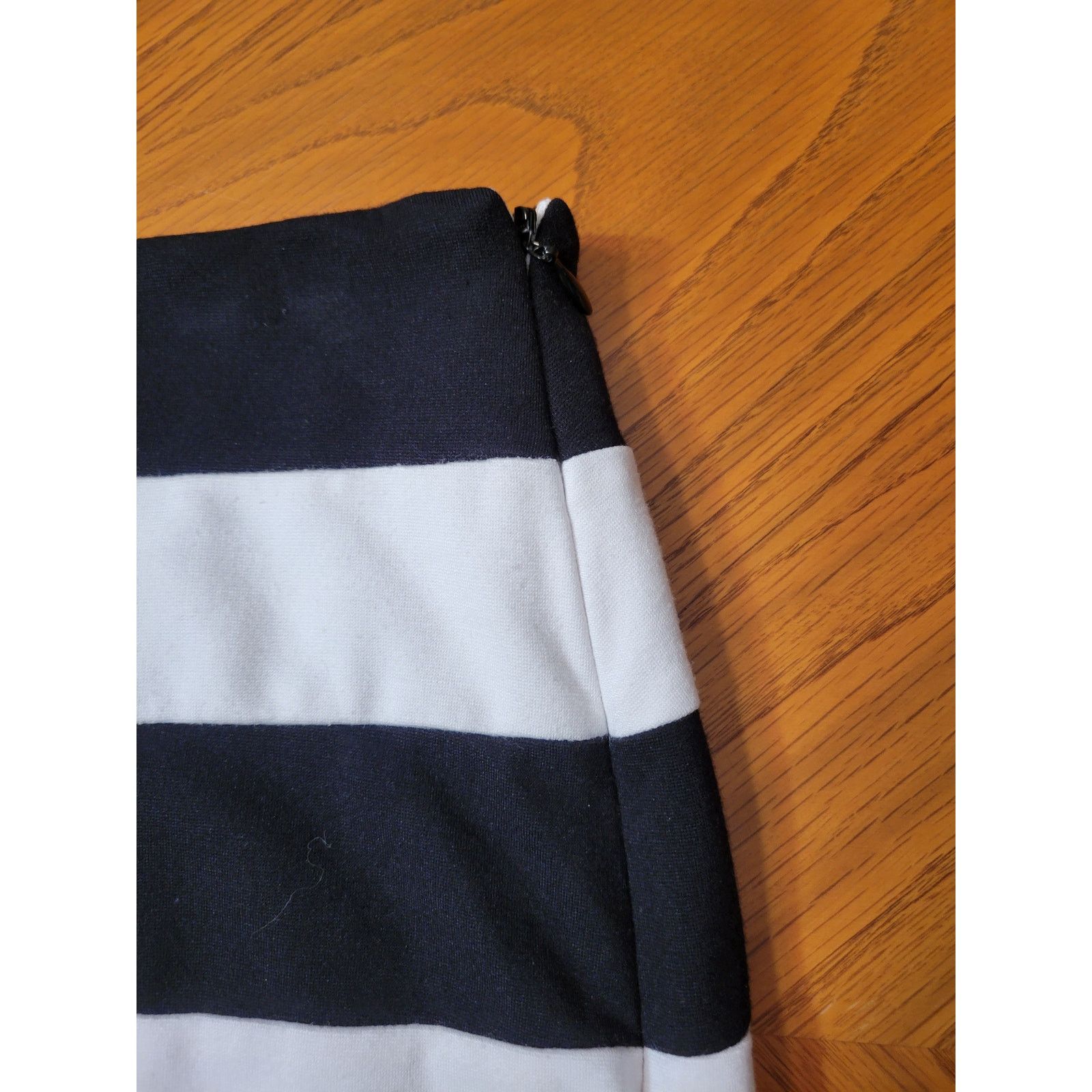 White House Black Market White House Black Market Knee Length Pencil Skirt 6 Size 28" / US 6 / IT 42 - 4 Thumbnail