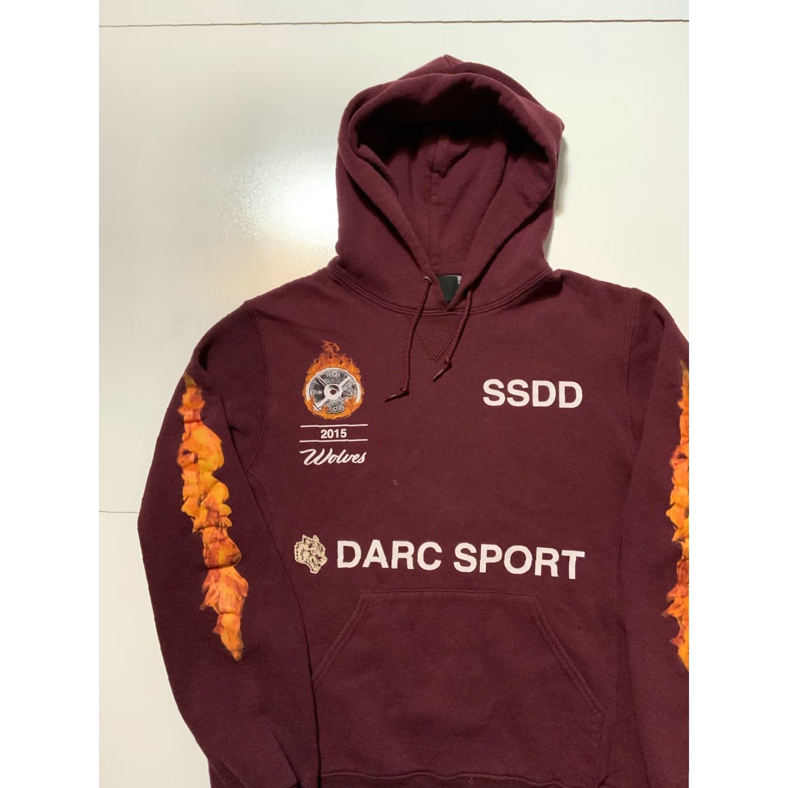 Russell Athletic Darc Sport Russell Athletic SSDD Flames Wolves Maroon Graphic Pullover Hoodie MD Mens Regular Pullover Sports Graphic Hoodie Maroon Medium Size US M / EU 48-50 / 2 - 3 Thumbnail