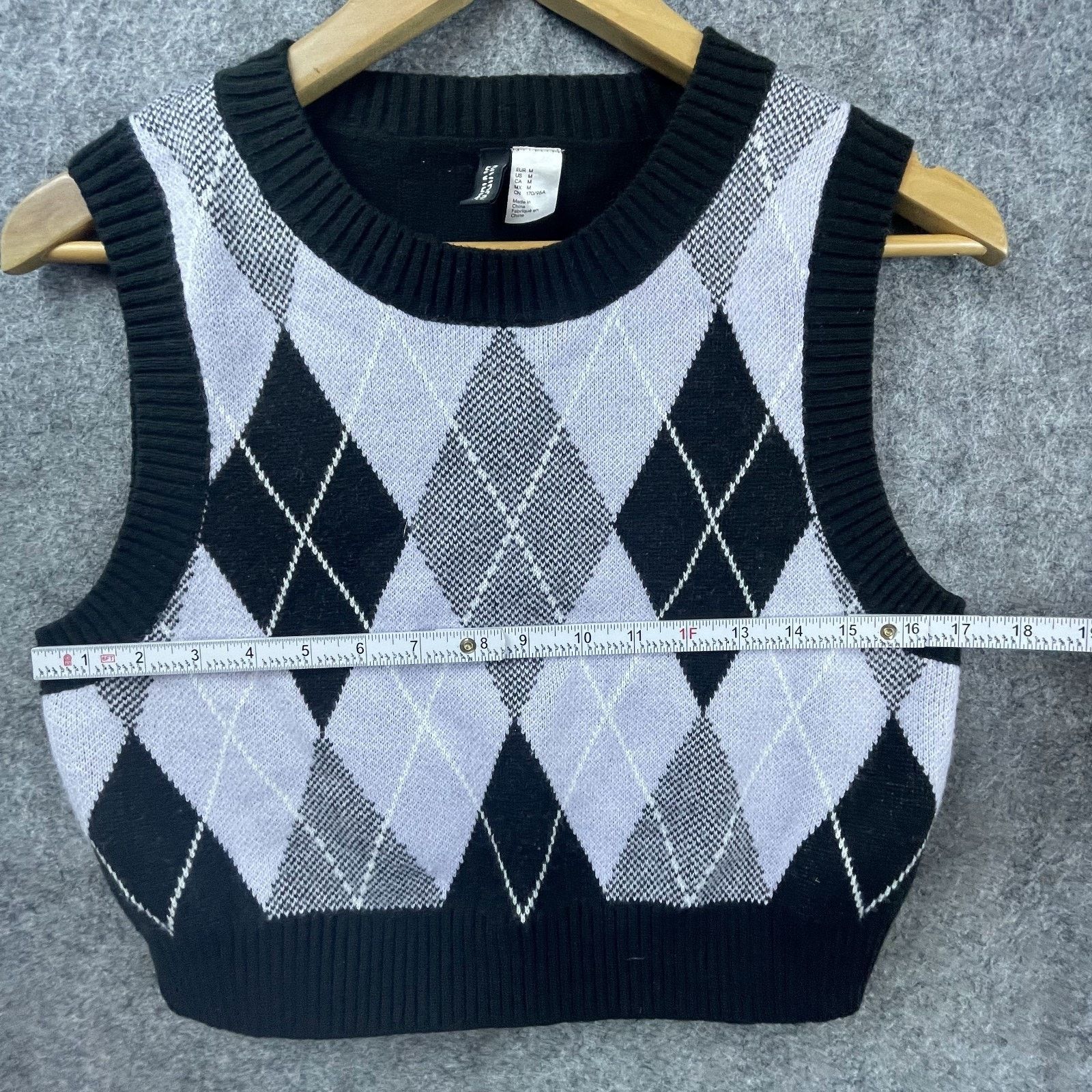 H&M H&M Divided Sweater Vest Womens M Black Grey Argyle Academia Size M / US 6-8 / IT 42-44 - 4 Thumbnail
