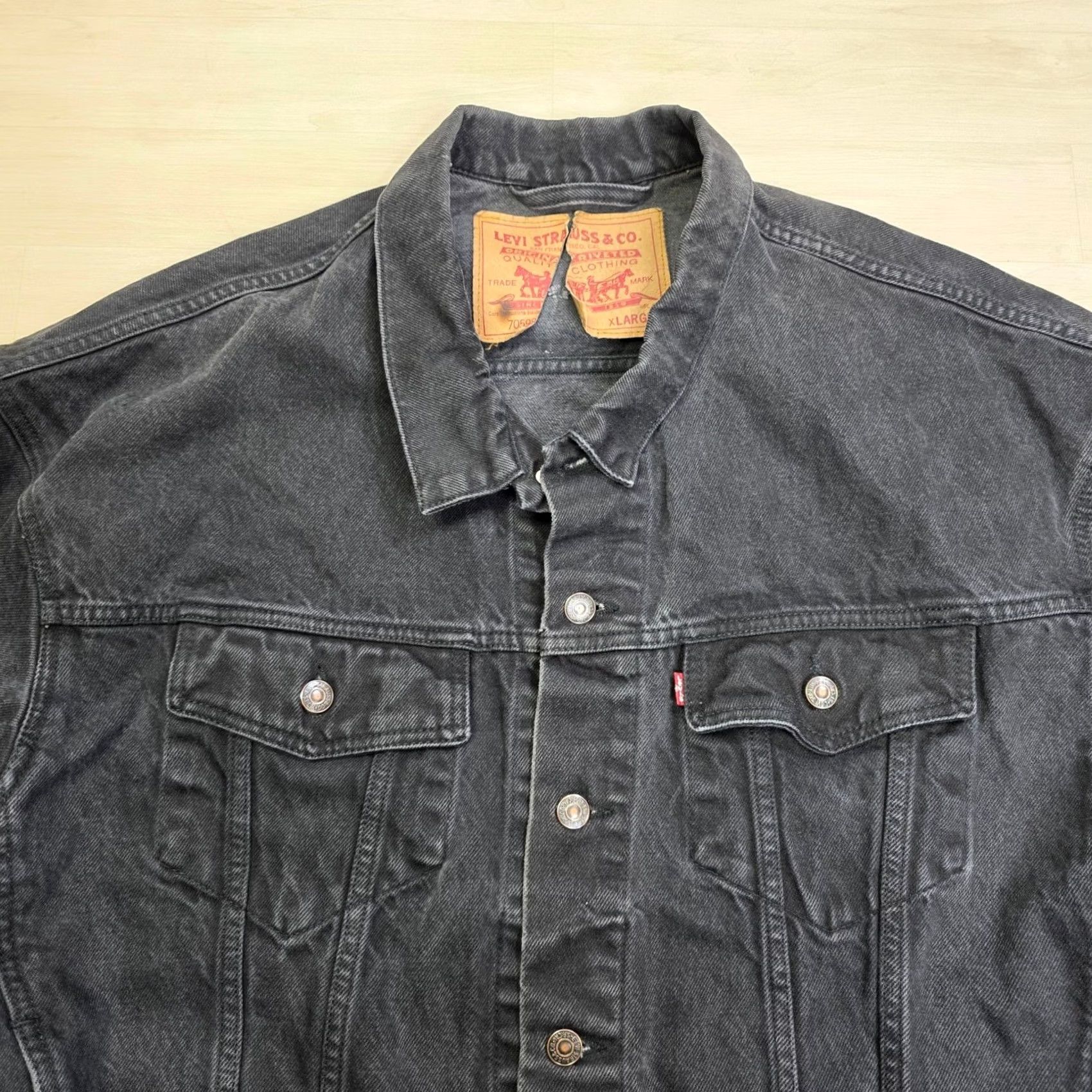 Levi's VINTAGE Levi's 70598-4159 Black Denim Jean Jacket Big Patch XL Jacket Men Jeans 90s Casual Front Button Pocket Denim Size US 36 / EU 52 - 3 Thumbnail