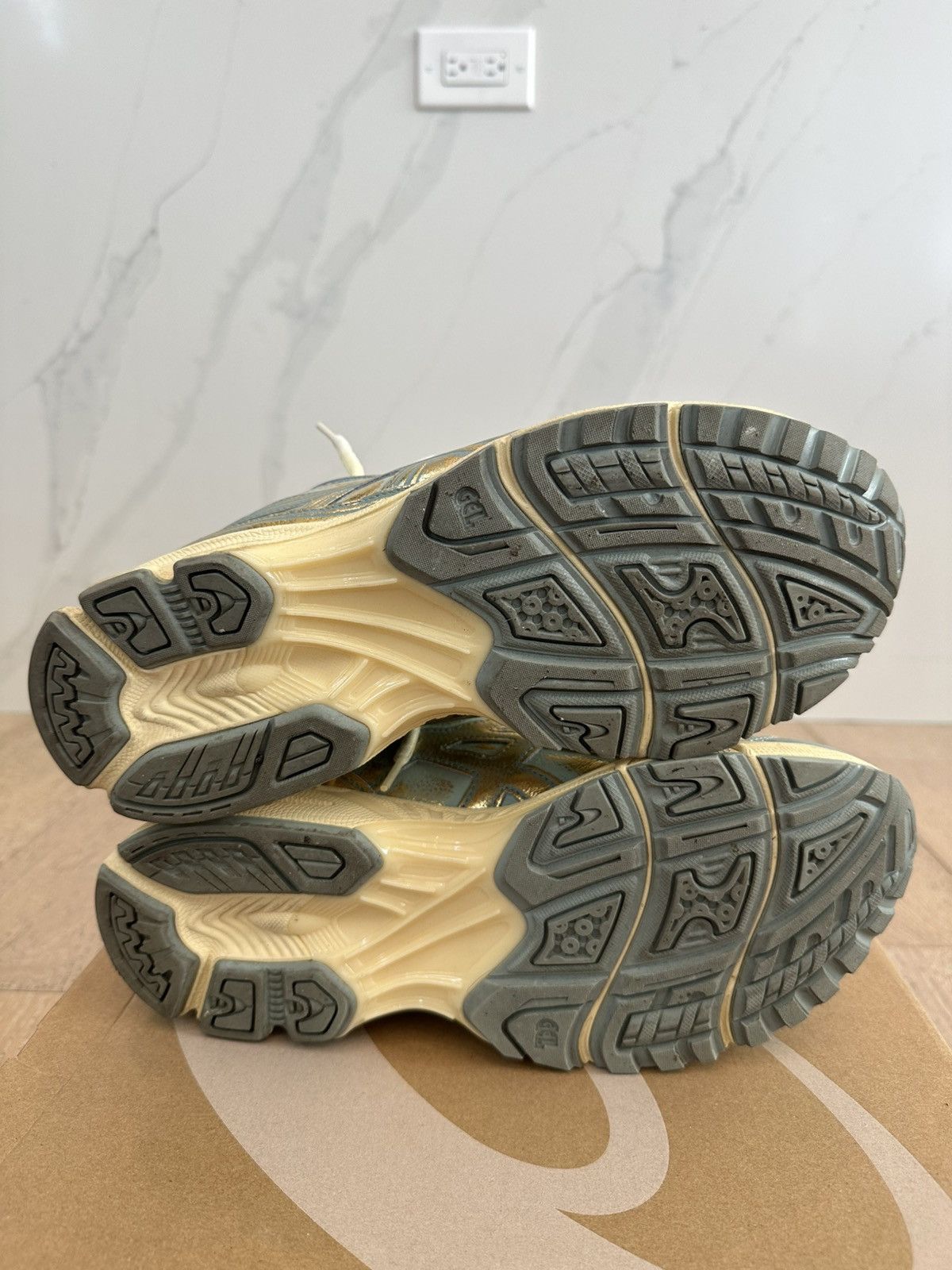Asics ASICS Gel-Kayano 14 Pure Gold Cold Moss Size US 10 / EU 43 - 6 Thumbnail