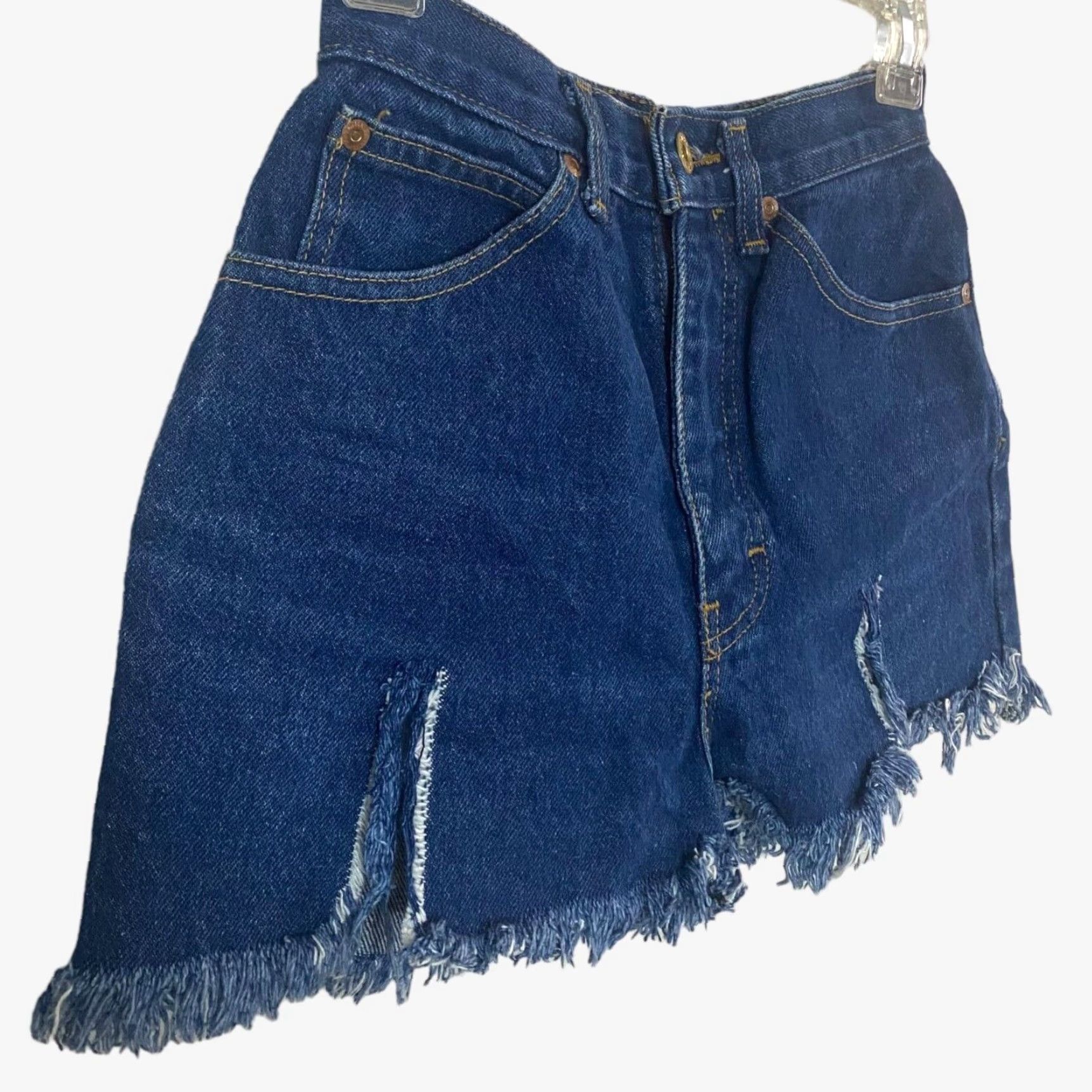 Vintage VINTAGE Brittania High-Waisted Jeans Shorts Womens 5 Blue Medium Wash Raw Hem Denim United States 100% Cotton Womens Brittanya? Size 27" / US 4 / IT 40 - 2 Thumbnail