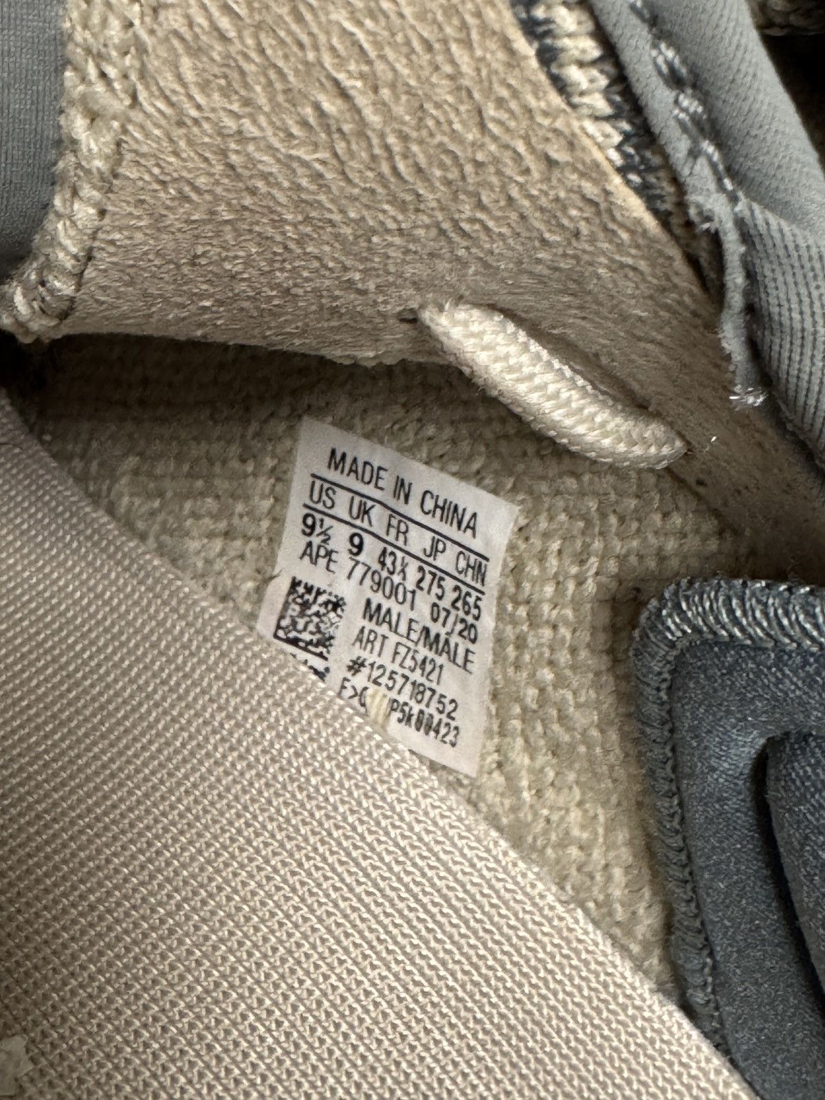 Adidas Yeezy 350 Size US 9.5 / EU 42-43 - 9 Thumbnail