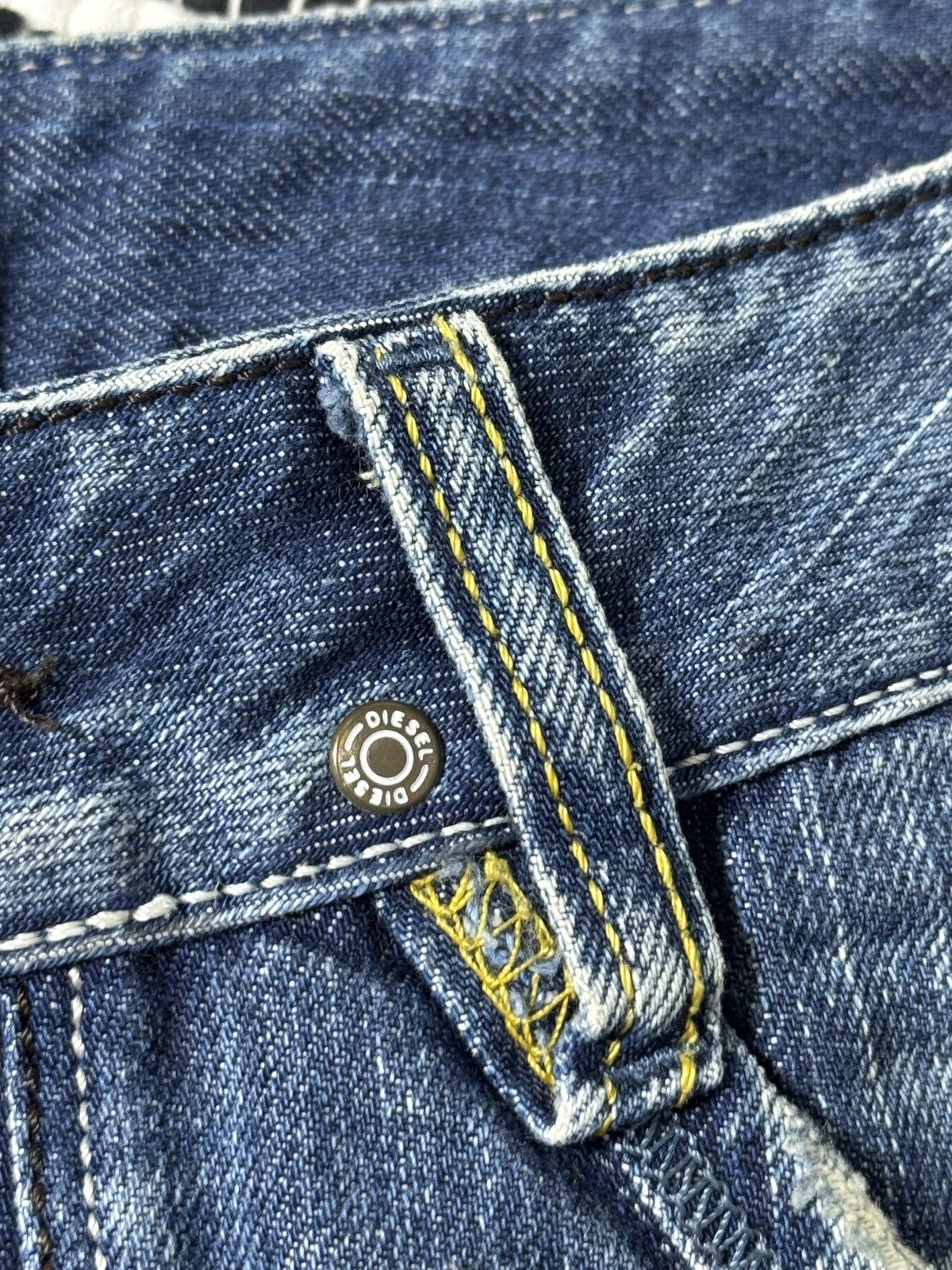 Diesel VINTAGE DIESEL 2000s DENIM MINI SKIRT Size 28" / US 6 / IT 42 - 8 Thumbnail