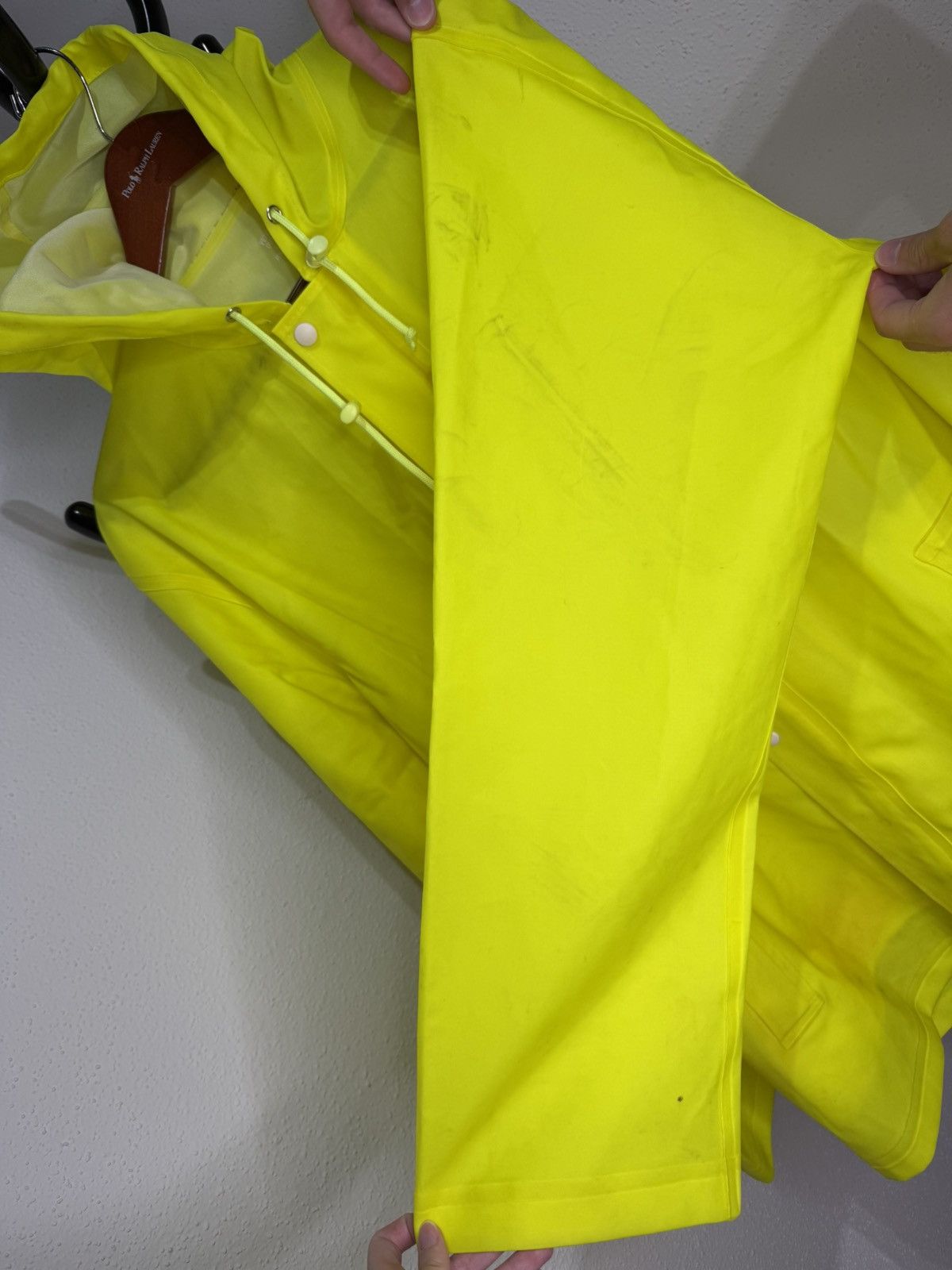 Vetements Vetements SS18 Logo Raincoat Size US M / EU 48-50 / 2 - 8 Thumbnail