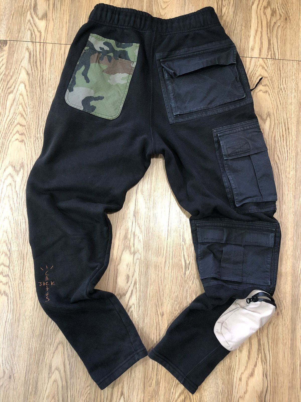 Nike × Travis Scott Nike Cactus Jack cargo sweatpant Size US 29 - 2 Thumbnail
