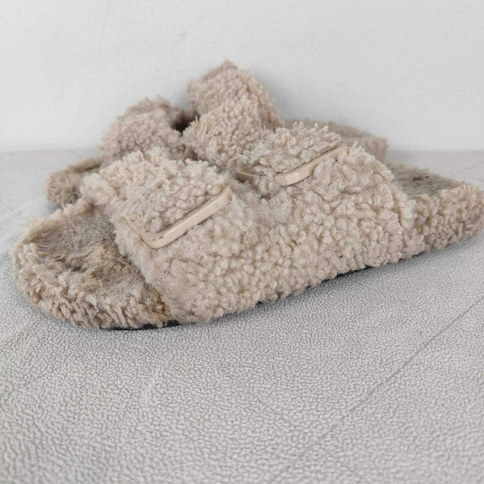 Balenciaga Balenciaga Mallorca Faux Shearling Buckle Sandals Womens 37 Size US 7 / IT 37 - 4 Thumbnail