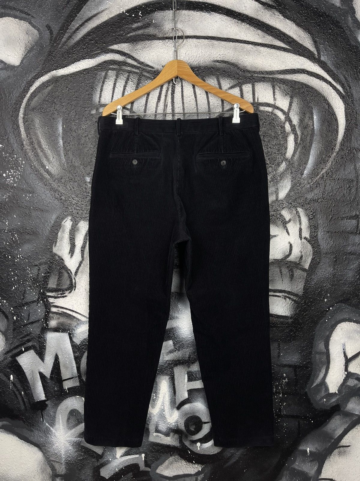 Uniqlo Uniqlo Black Corduroy Pants Relaxed Fit Men’s Size 34 Size US 34 / EU 50 - 3 Thumbnail