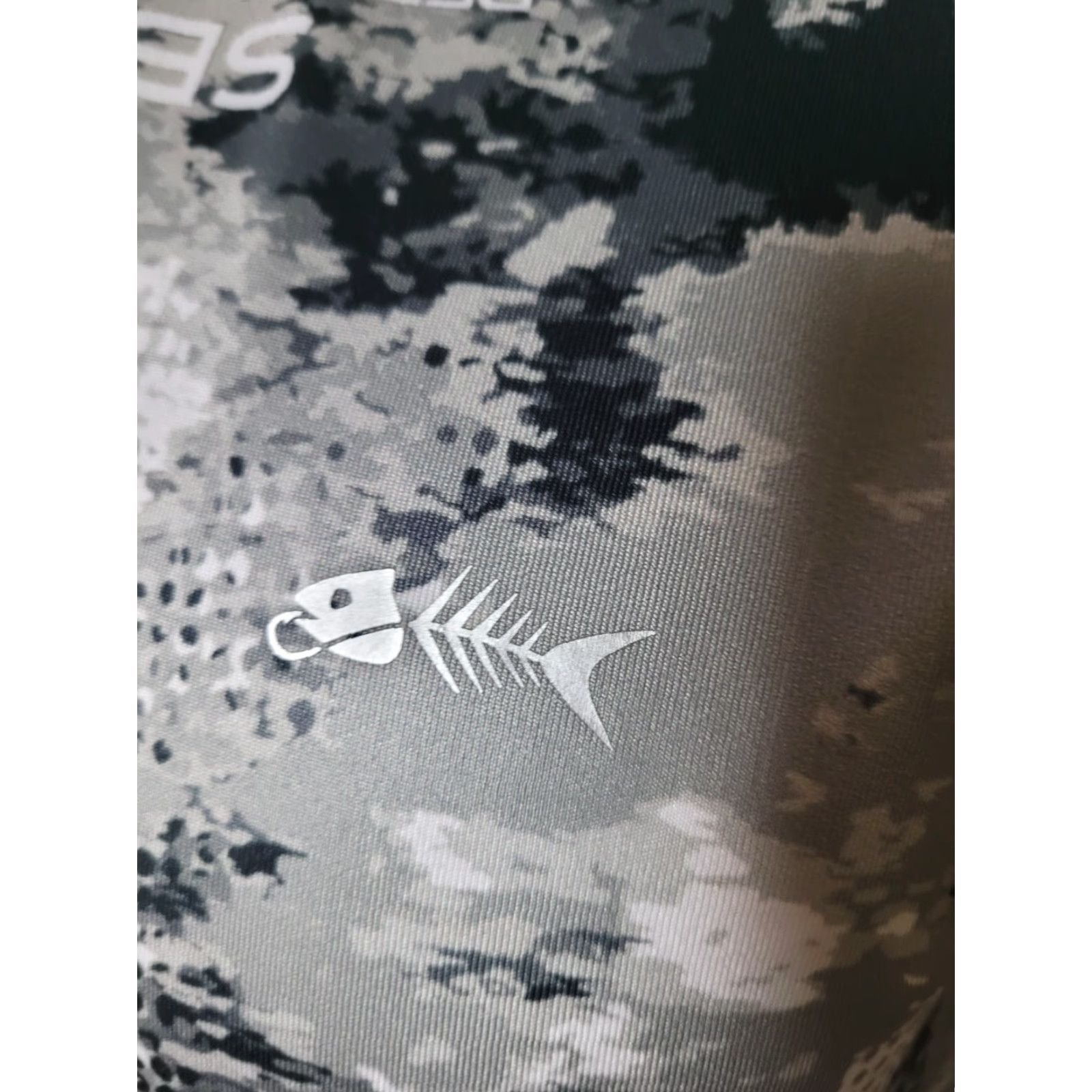 Vintage Silver Bait Shirt Adult Large Camouflage Fish Graphic Performance Fishing Shirt Size US L / EU 52-54 / 3 - 2 Thumbnail