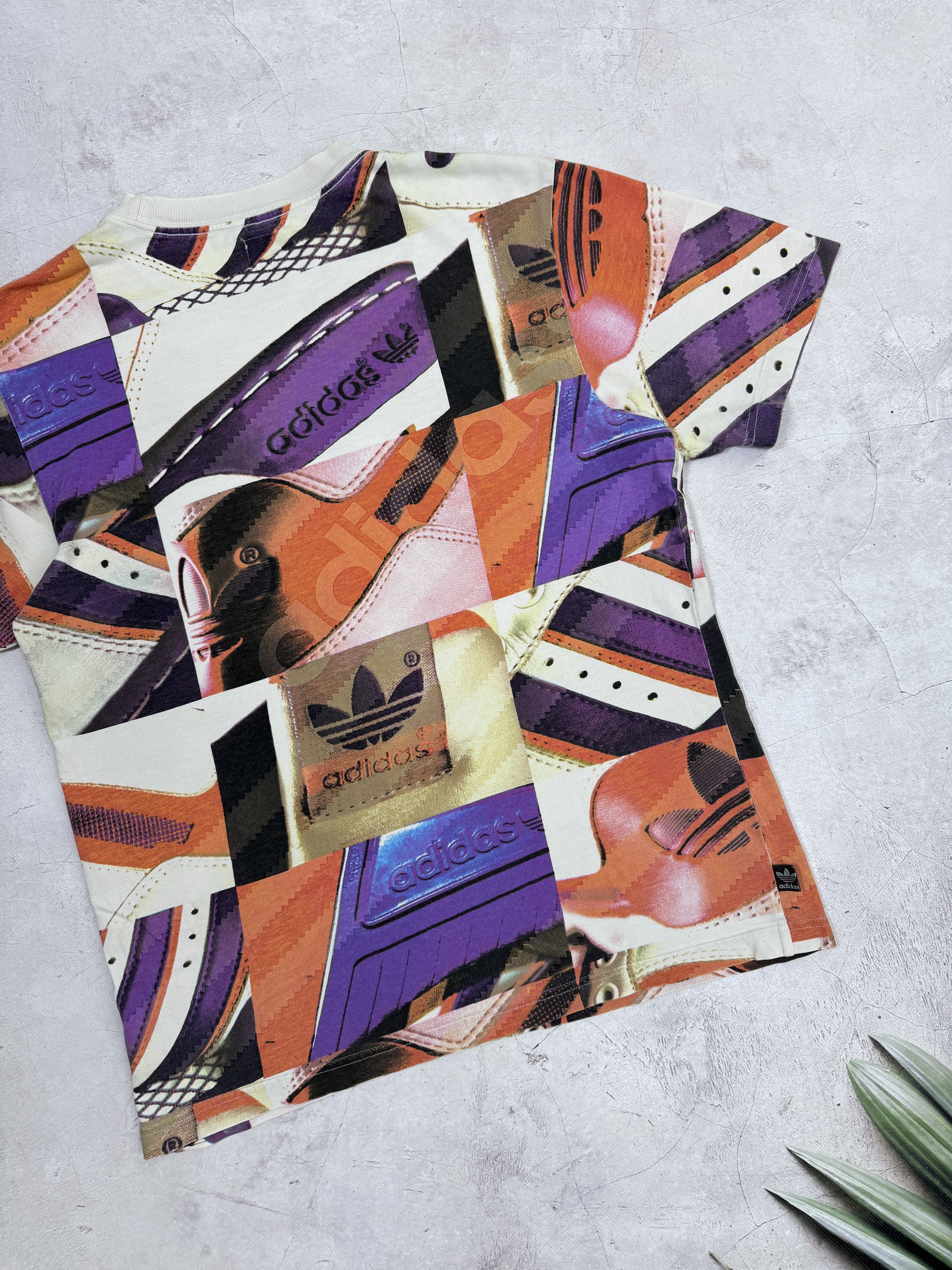 Adidas × Vintage Y2K Adidas T-Shirt Sneakers Abstract Shoes Pattern Size US M / EU 48-50 / 2 - 9 Thumbnail