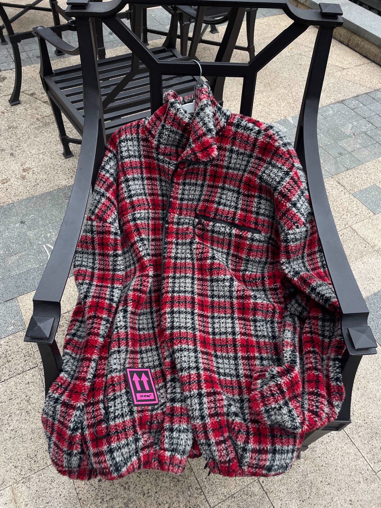 Off-White Off White Lamb Fleece Coat for Sale Size XS / US 0-2 / IT 36-38 - 1 Thumbnail