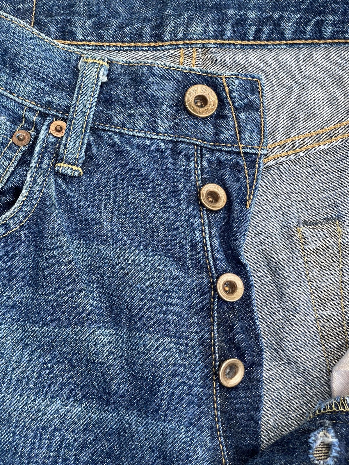 Edwin Vintage Rare Button Edwin 505 Selvedge (J23-11) Size US 28 / EU 44 - 16 Thumbnail