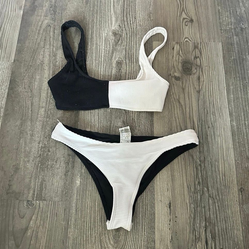 Forever 21 forever 21 two tones black white ribbed bikini swimsuit Size S / US 4 / IT 40 - 1 Thumbnail