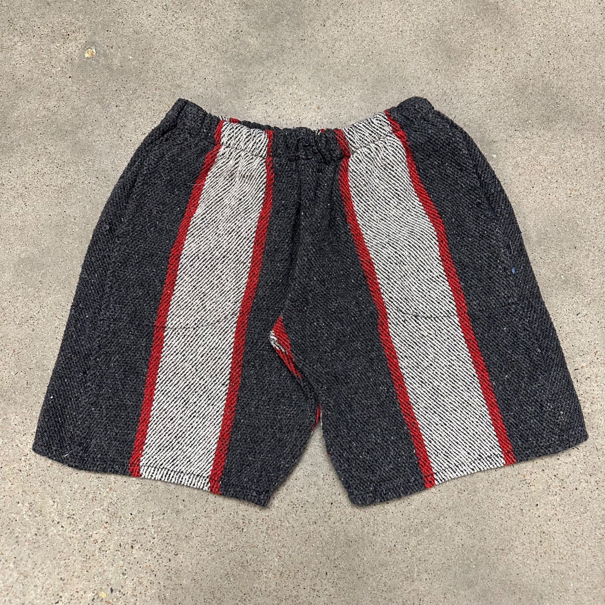 Vintage Vintage Unique Woven Heavyweight Shorts Size US 30 / EU 46 - 1 Thumbnail