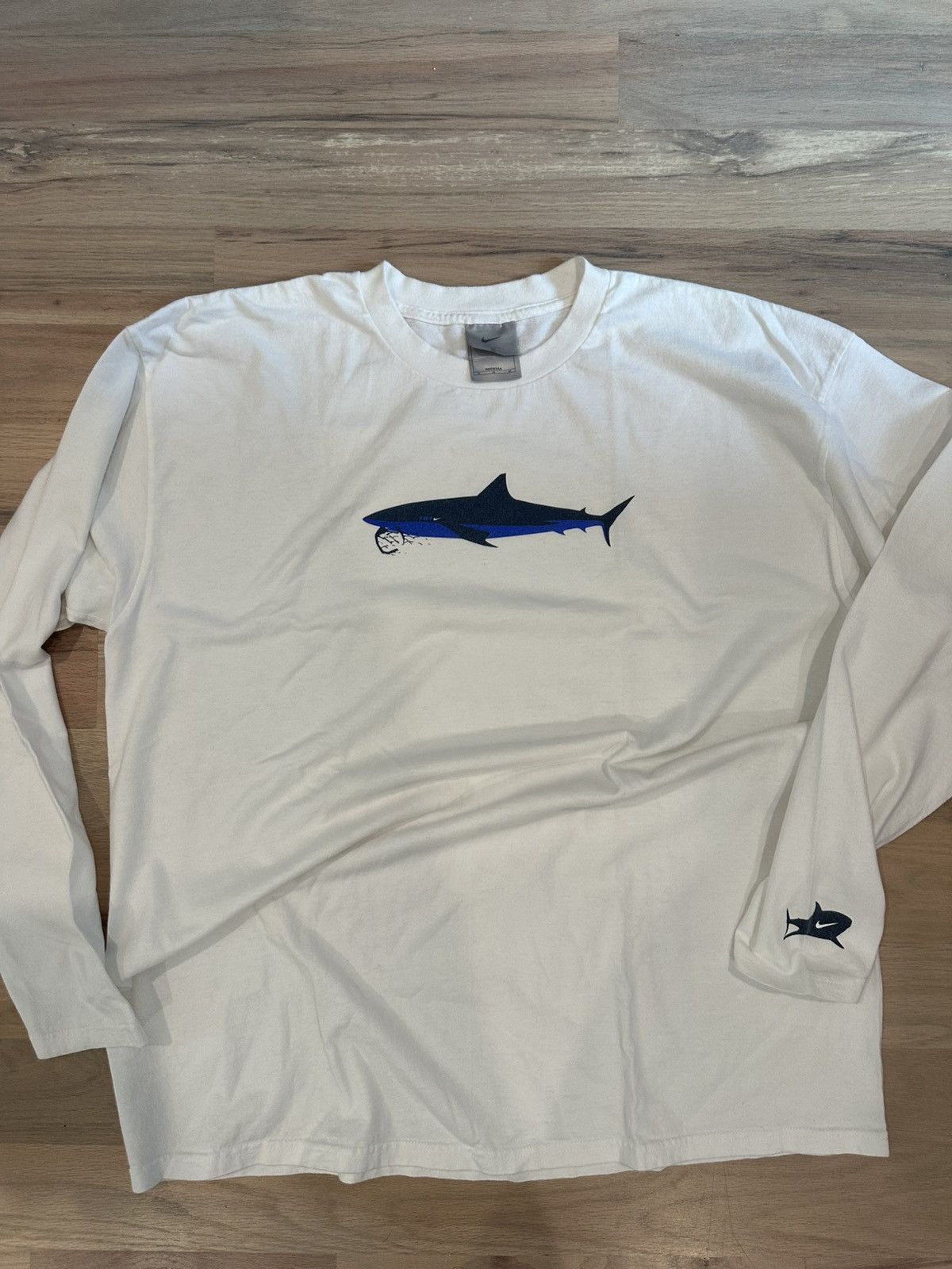 Nike Vintage Nike Silver Tag Great White Shark Graphic XL Size US XL / EU 56 / 4 - 1 Thumbnail
