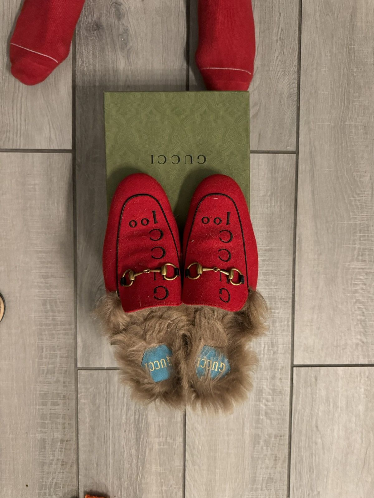 Gucci fur slides red deals
