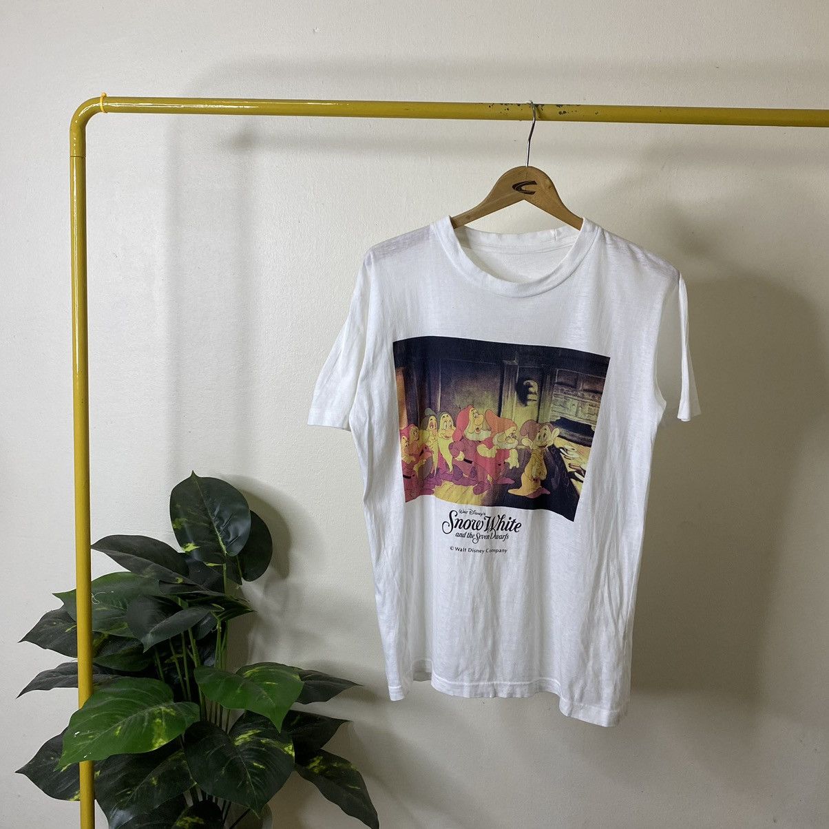 Disney 1990s Walt Disney Snow White And The Seven Dwarfs Promo Tee Size US S / EU 44-46 / 1 - 1 Thumbnail