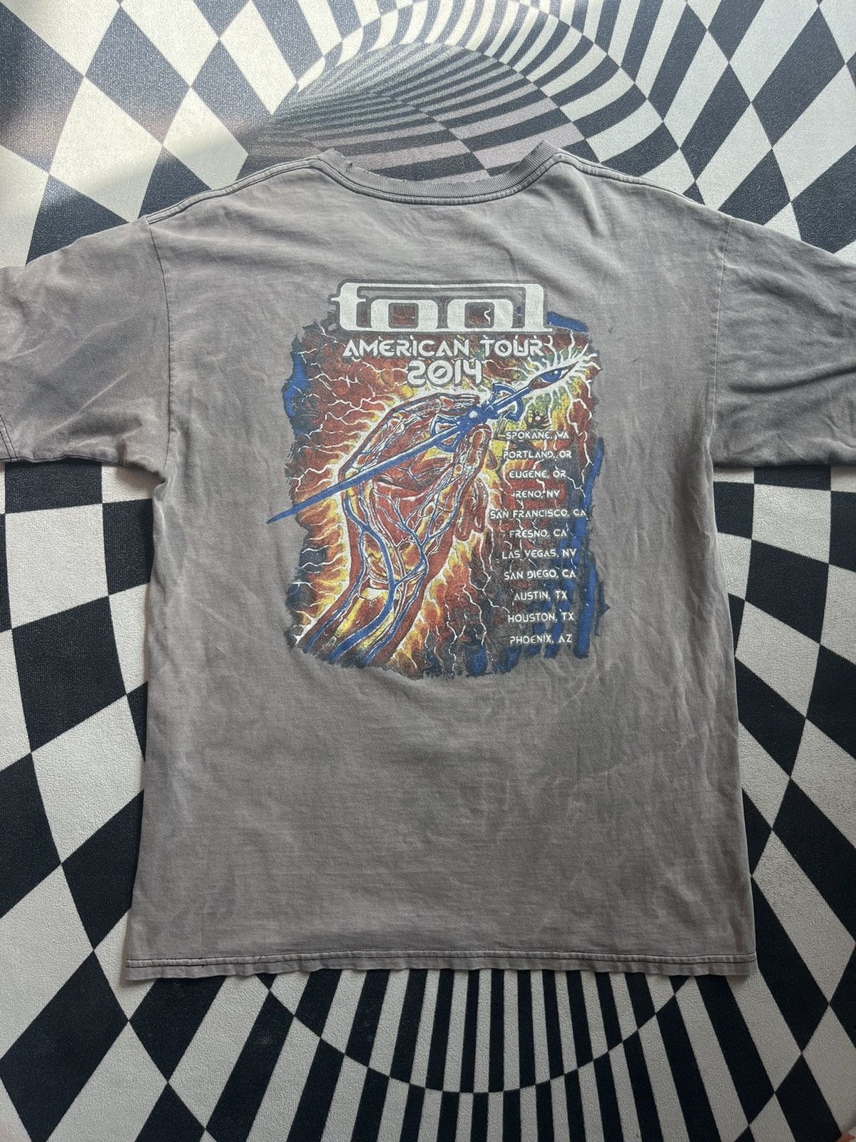 Band Tees Vintage TOOL American Tour 2014’s Sun Faded Tshirt Size US L / EU 52-54 / 3 - 8 Thumbnail
