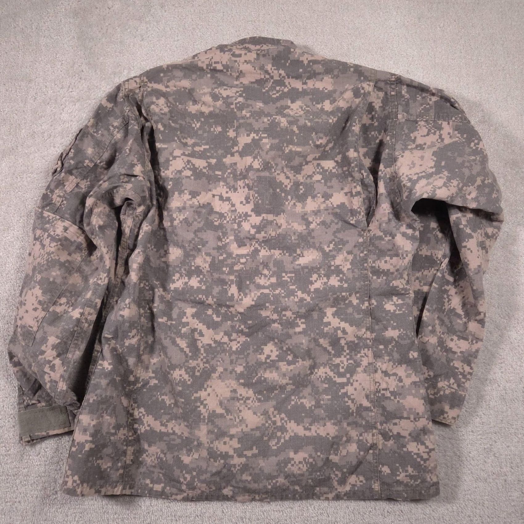 Vintage VINTAGE US Army ACU Jacket Mens Medium Long Gray Digital Camo Combat UCP Field Uniform Size US M / EU 48-50 / 2 - 3 Thumbnail