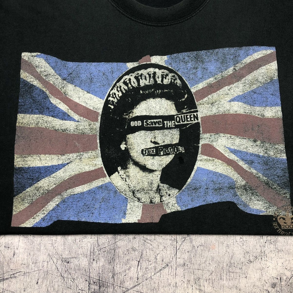 Band Tees Vintage 2002 Sex Pistols God Save Queen Tee Size US XL / EU 56 / 4 - 14 Thumbnail