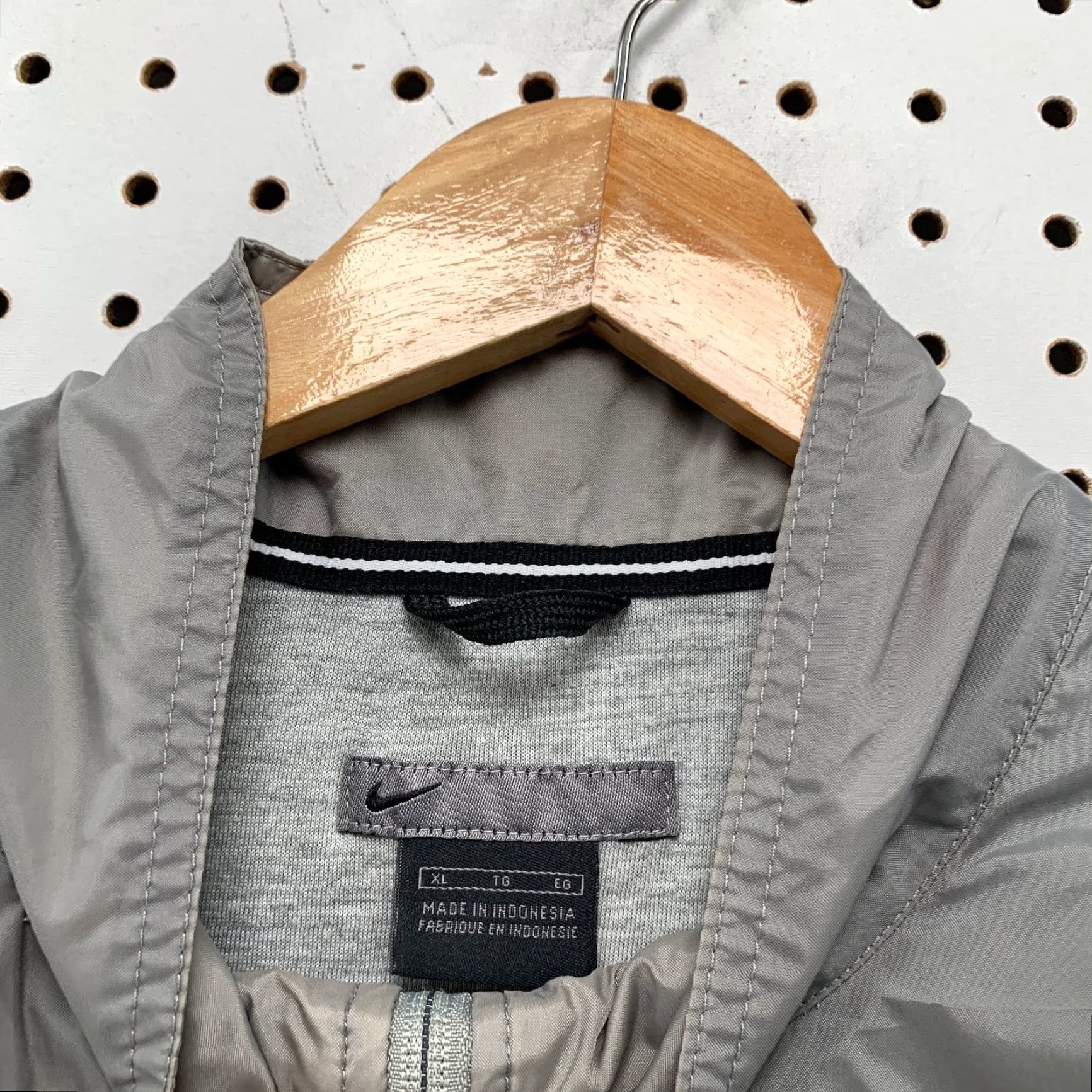 Nike Vintage Nike Windbreaker Jacket Mens XL Gray Oversized Lightweight Y2K Size US XL / EU 56 / 4 - 6 Thumbnail