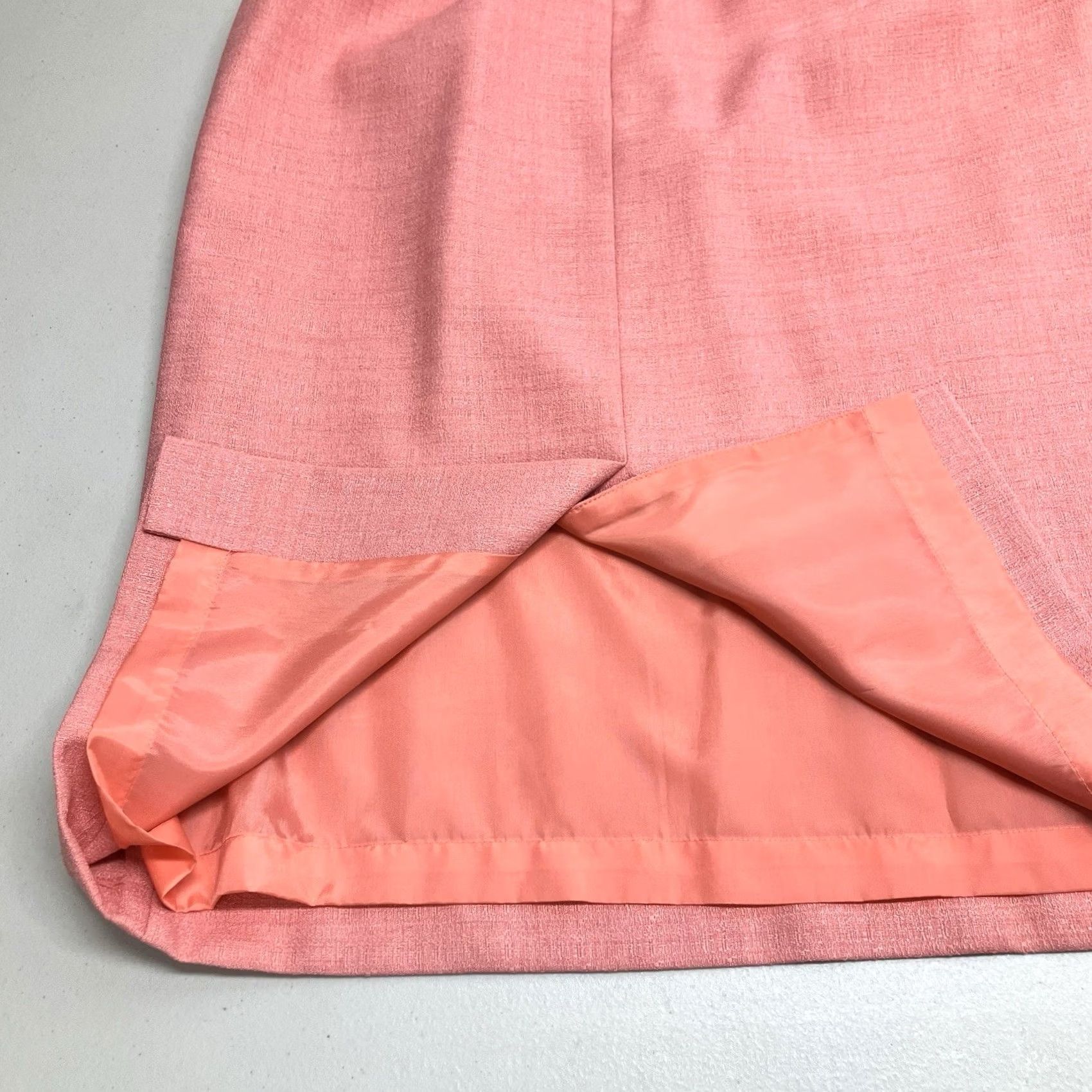 Vintage Le Suit Classic Coral Skirt 12 Midi Pencil Career Separate Women Zip Lined Polyester 90s Workwear Size 34" / US 12 / IT 48 - 7 Thumbnail