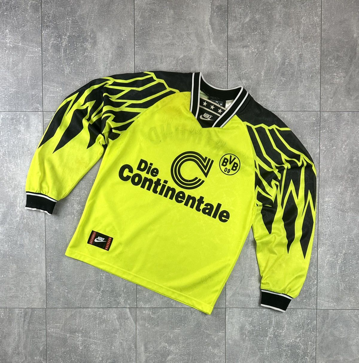 Nike Nike Borussia Dortmund 1994/95 Home Soccer Football Jersey Size US S / EU 44-46 / 1 - 1 Thumbnail