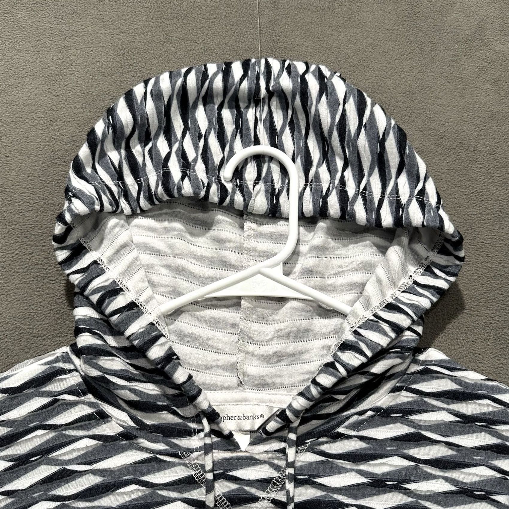 Vintage Christopher & Banks Hoodie Womens Small Black White Gray Geometric Pullover Size S / US 4 / IT 40 - 3 Thumbnail