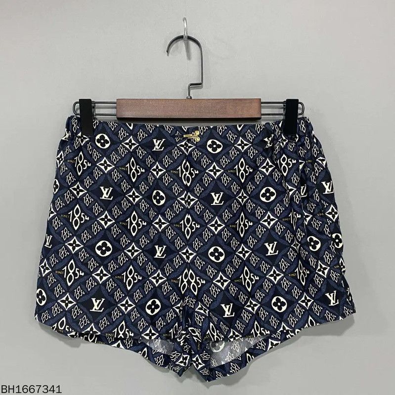 Louis Vuitton Louis Vuitton Multi-Color Women's Shorts 0089 Size 28" / US 6 / IT 42 - 1 Thumbnail