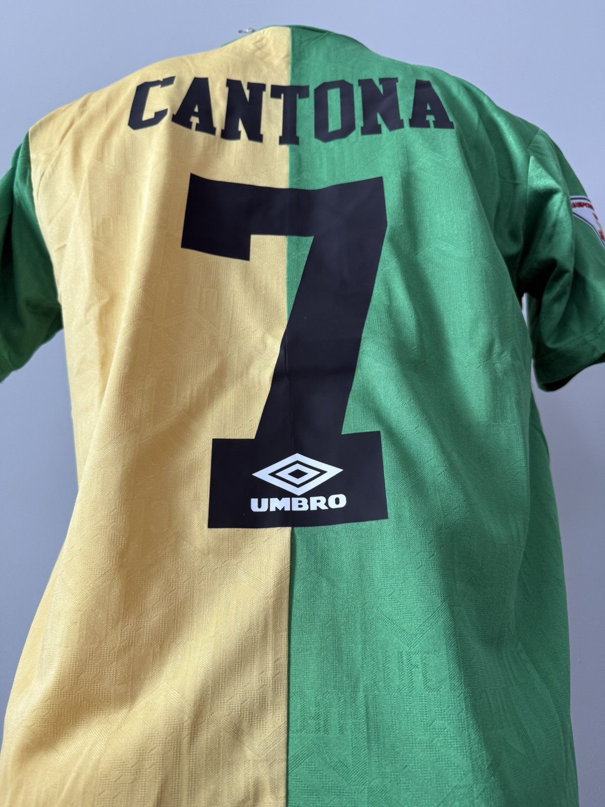 Umbro Eric Cantona Manchester United New Men’s UMBRO Soccer Jersey Size US S / EU 44-46 / 1 - 13 Thumbnail