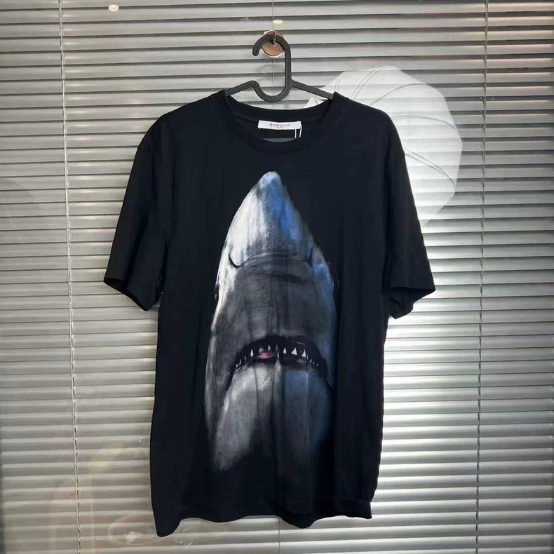Givenchy Givenchy Shark Short-Sleeve Size US L / EU 52-54 / 3 - 1 Thumbnail