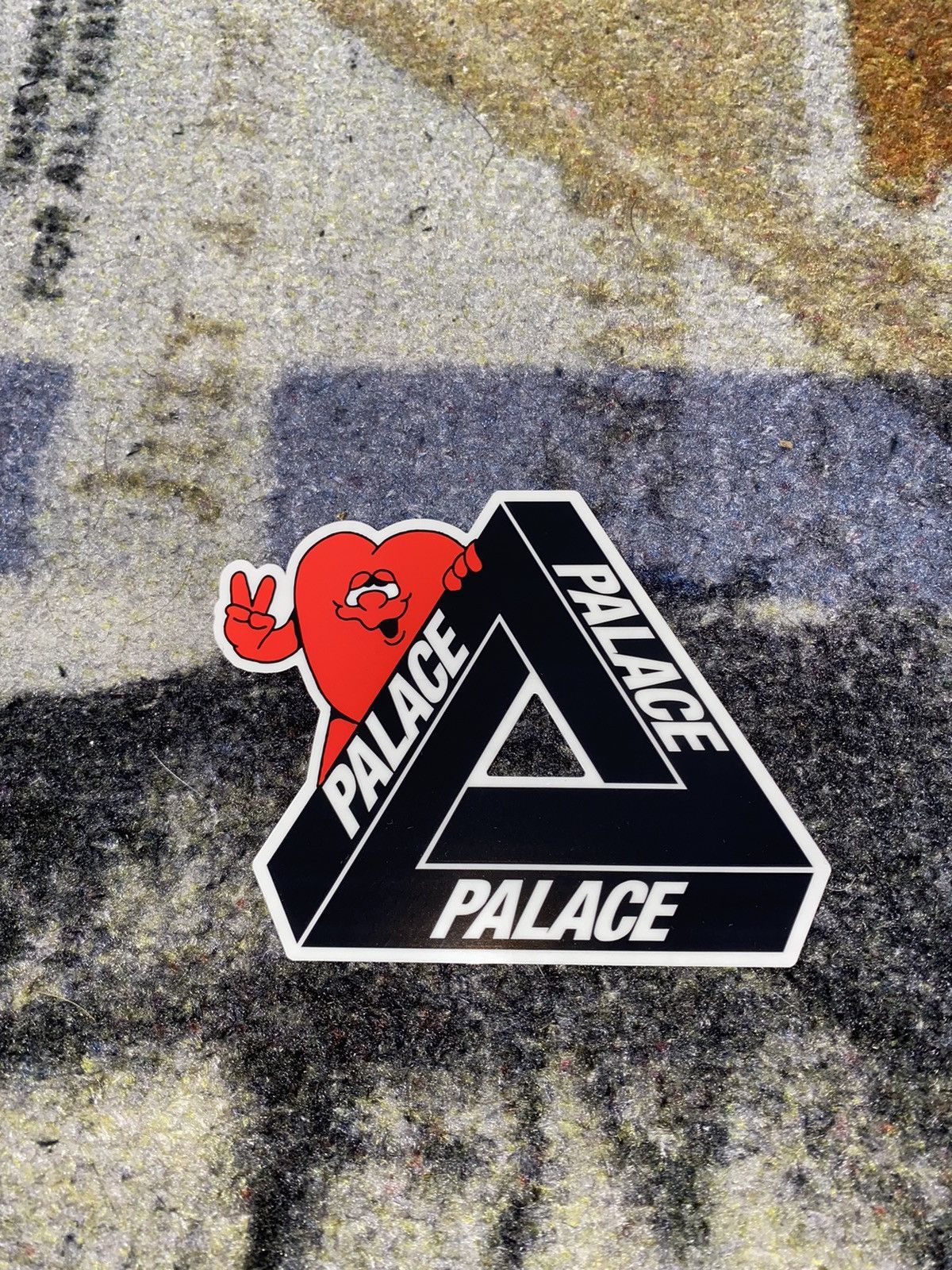 Palace Palace Tri-Heart Tri Ferg Sticker Size ONE SIZE - 1 Preview