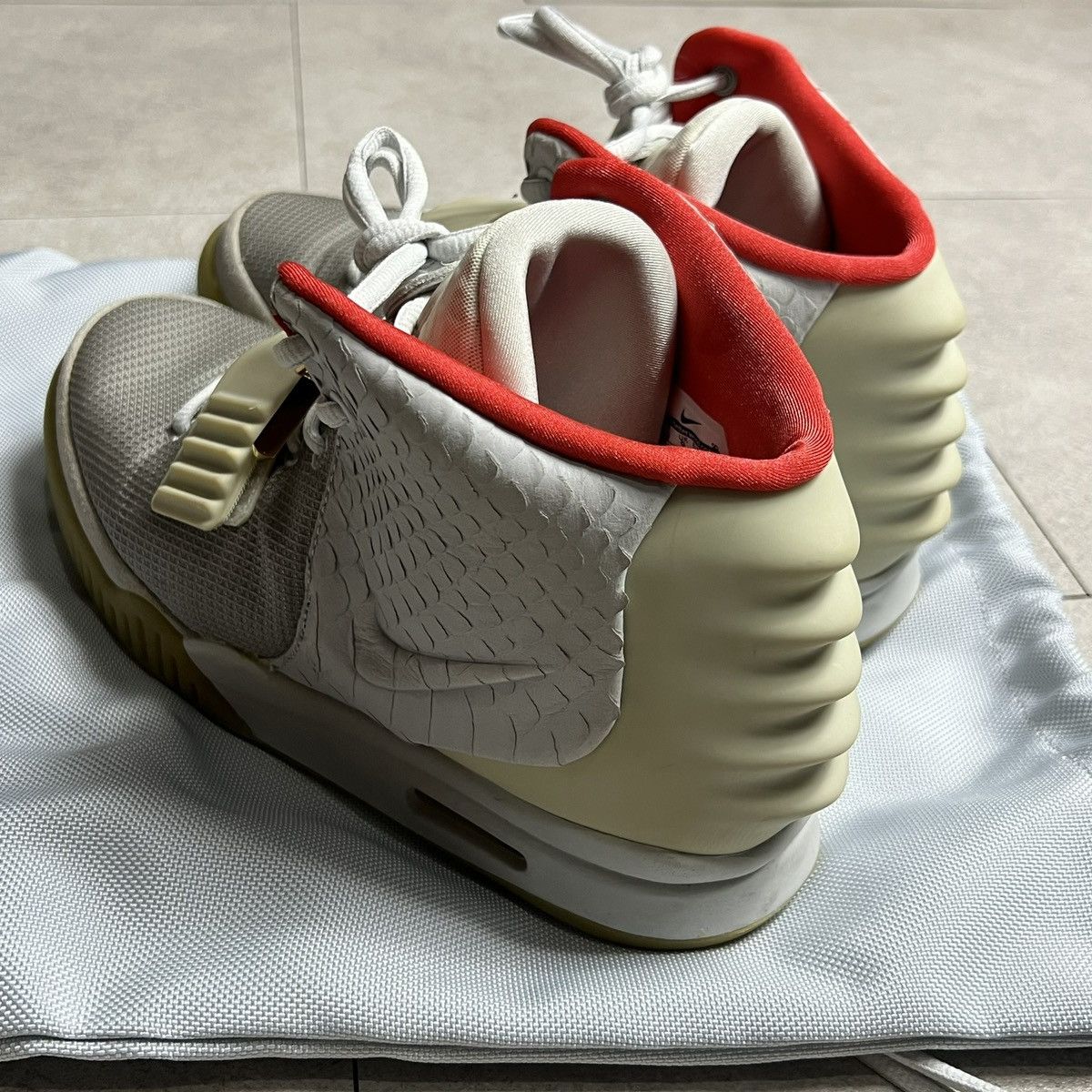 Nike Nike Air Yeezy 2 Pure Platinum Sneaker size 10 Size US 10 / EU 43 - 3 Thumbnail