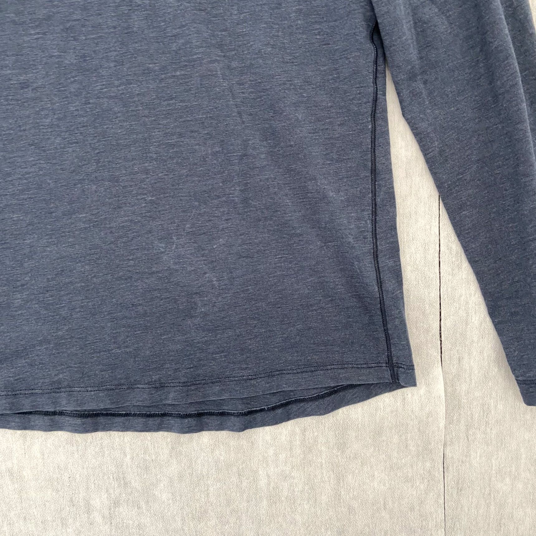 Lululemon VINTAGE Lululemon Mens Long Sleeve Shirt Adult Large Blue Athleisure Gym Casual Logo 90s Size US L / EU 52-54 / 3 - 6 Thumbnail