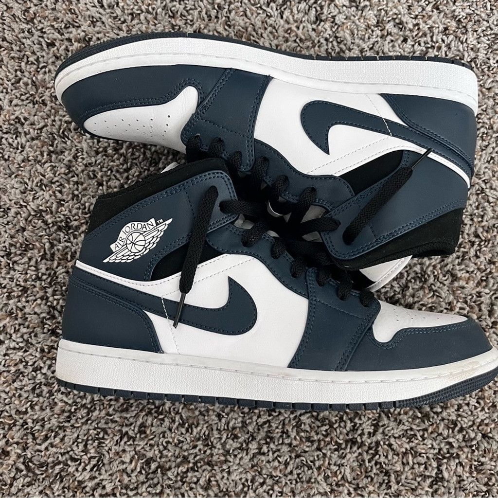 Jordan Brand EUC Air Jordan 1 Mid Sneakers in Armory Navy - M10.5/ W 12 Size US 10.5 / EU 43-44 - 1 Thumbnail