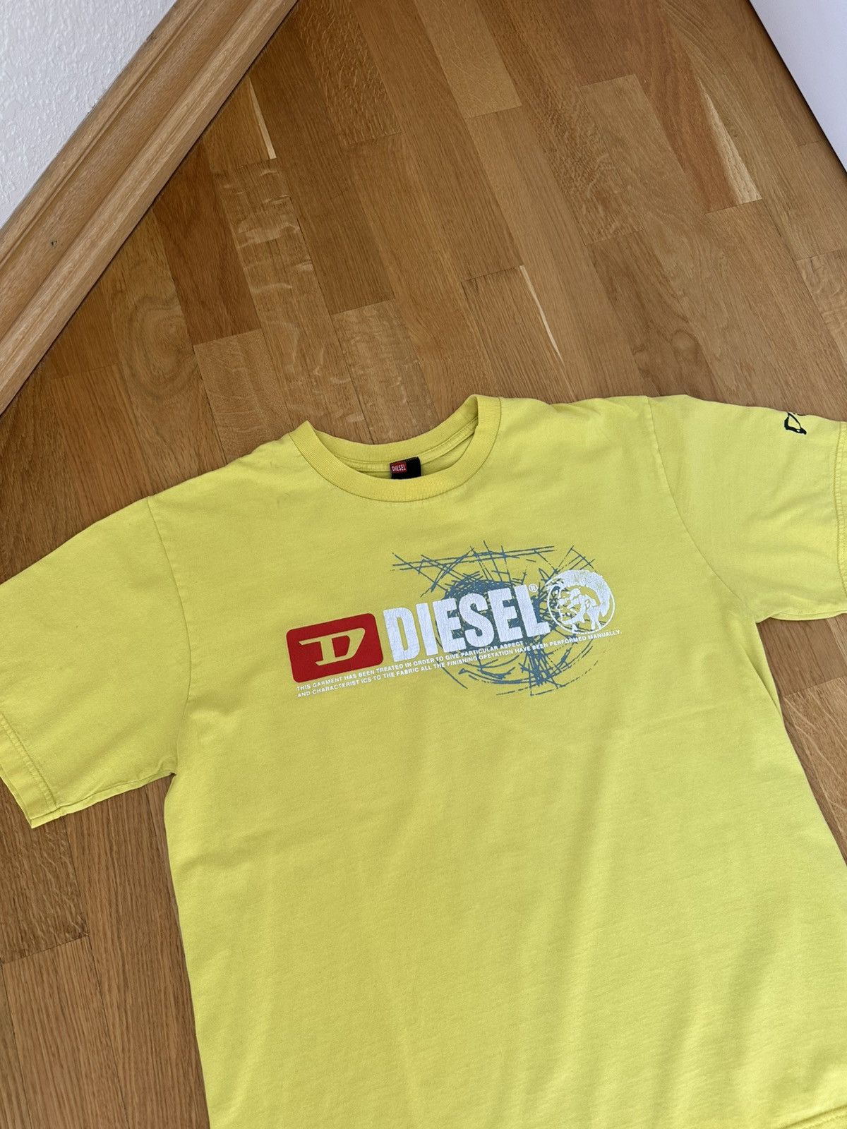 Diesel Vintage Mens Diesel Yellow T-shirt Big Logo Centre Fit Size US XL / EU 56 / 4 - 5 Thumbnail