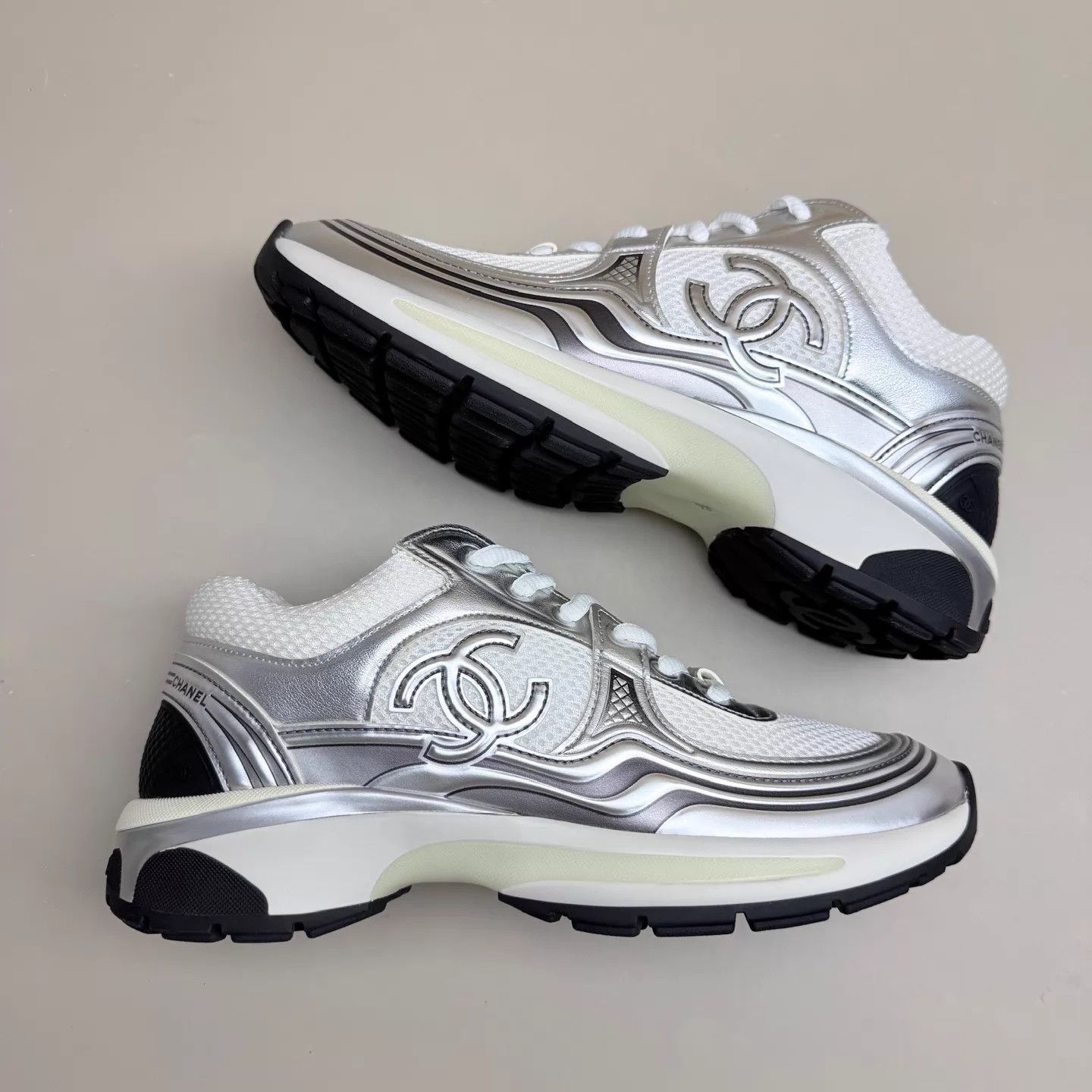 Chanel CHANEL Silver Horn King Double C Sneaker 38 Size US 7.5 / IT 37.5 - 4 Thumbnail