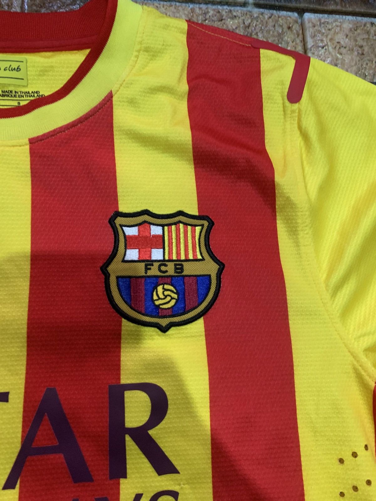 Nike Fc barcelona 2014 Xavi #6 jersey Size US S / EU 44-46 / 1 - 3 Thumbnail