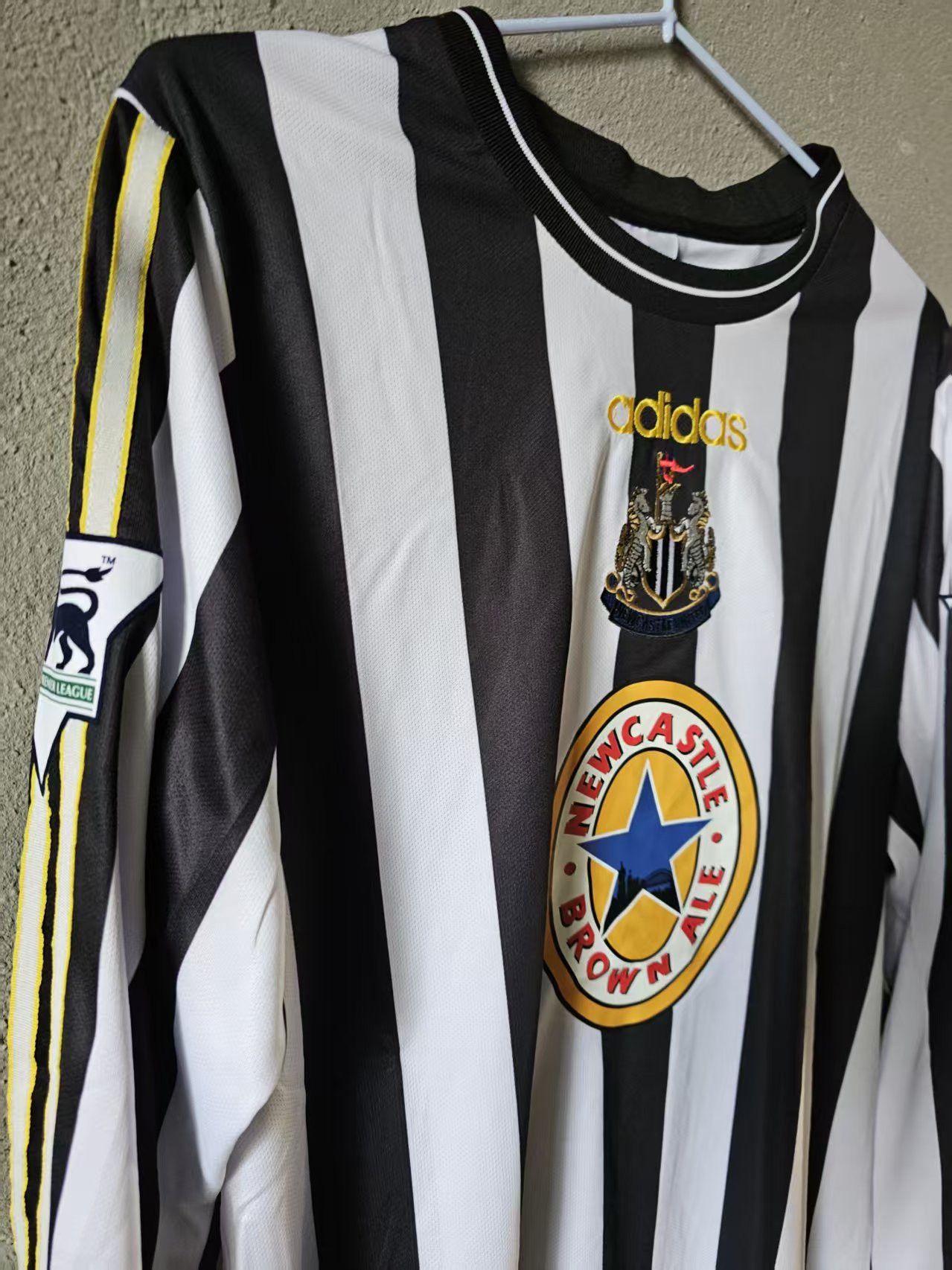 Other 97-99 Newcastle #9 Alan Shearer Jersey Longsleeve Size US L / EU 52-54 / 3 - 3 Thumbnail