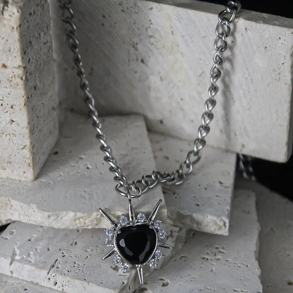 Jewelry Shiny Rhinestone Thorns Love Heart Pendant Necklace Size ONE SIZE - 2 Thumbnail