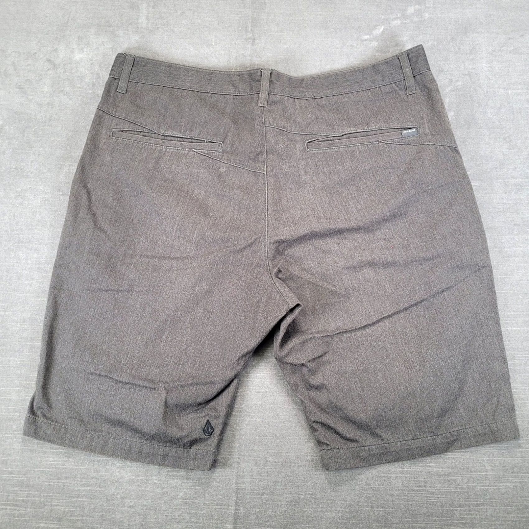 Volcom VINTAGE Volcom Mens Frickin Modern Fit Shorts Gray Chino Flat Front Size 36 Size US 36 / EU 52 - 3 Thumbnail